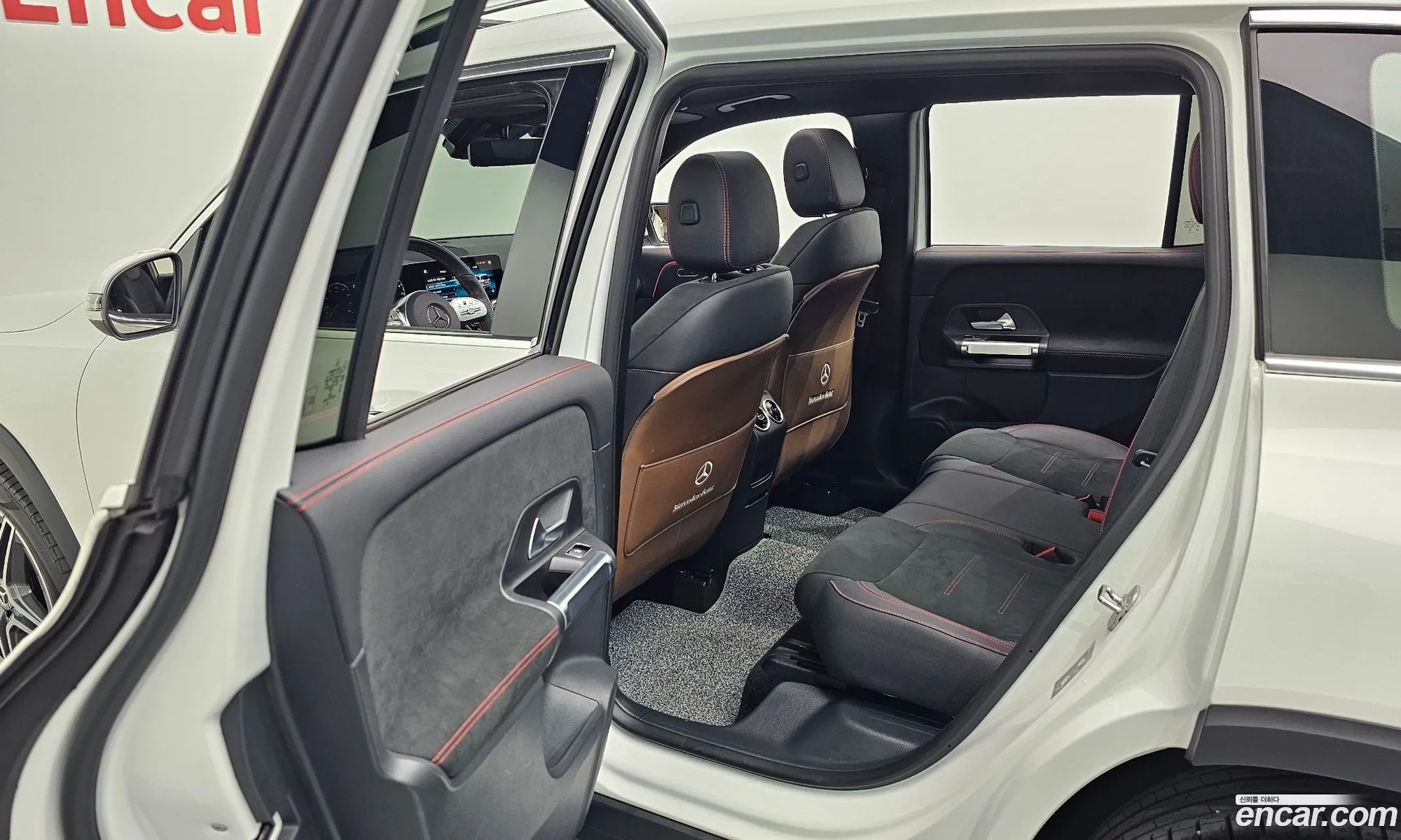 Mercedes-Benz GLB-Class X247 2023 — 23