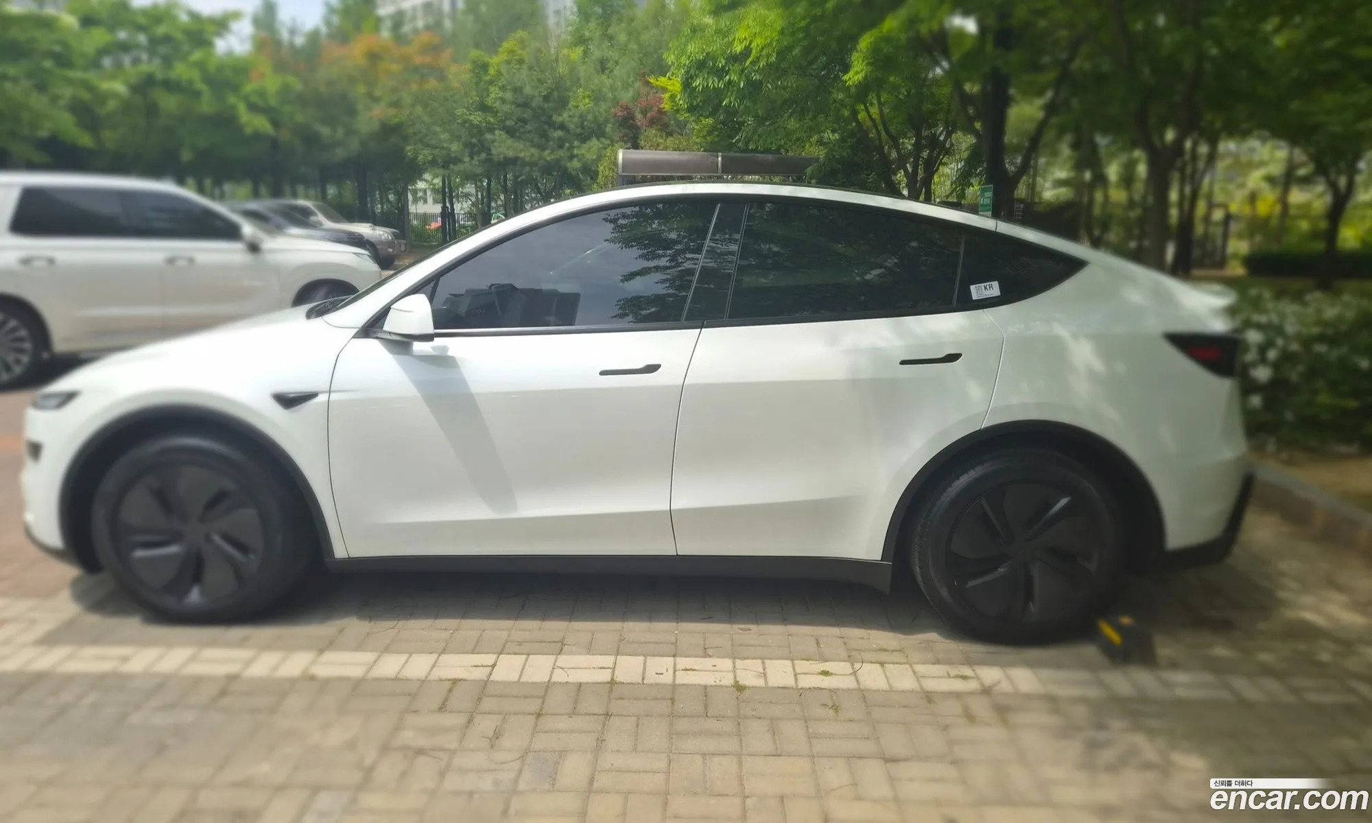 Tesla Model Y 2026 — 12