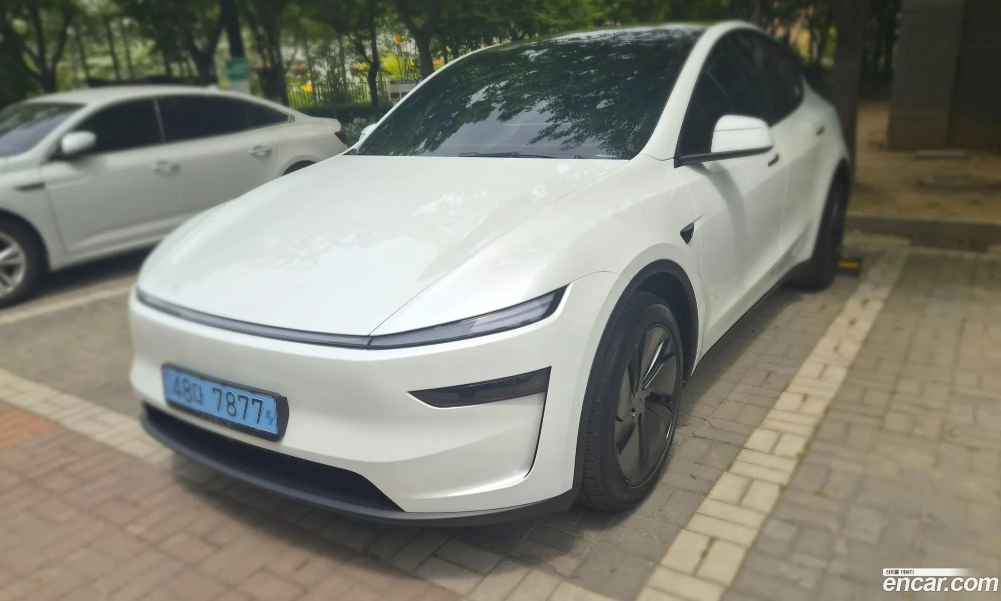 Tesla Model Y 2026 — 10