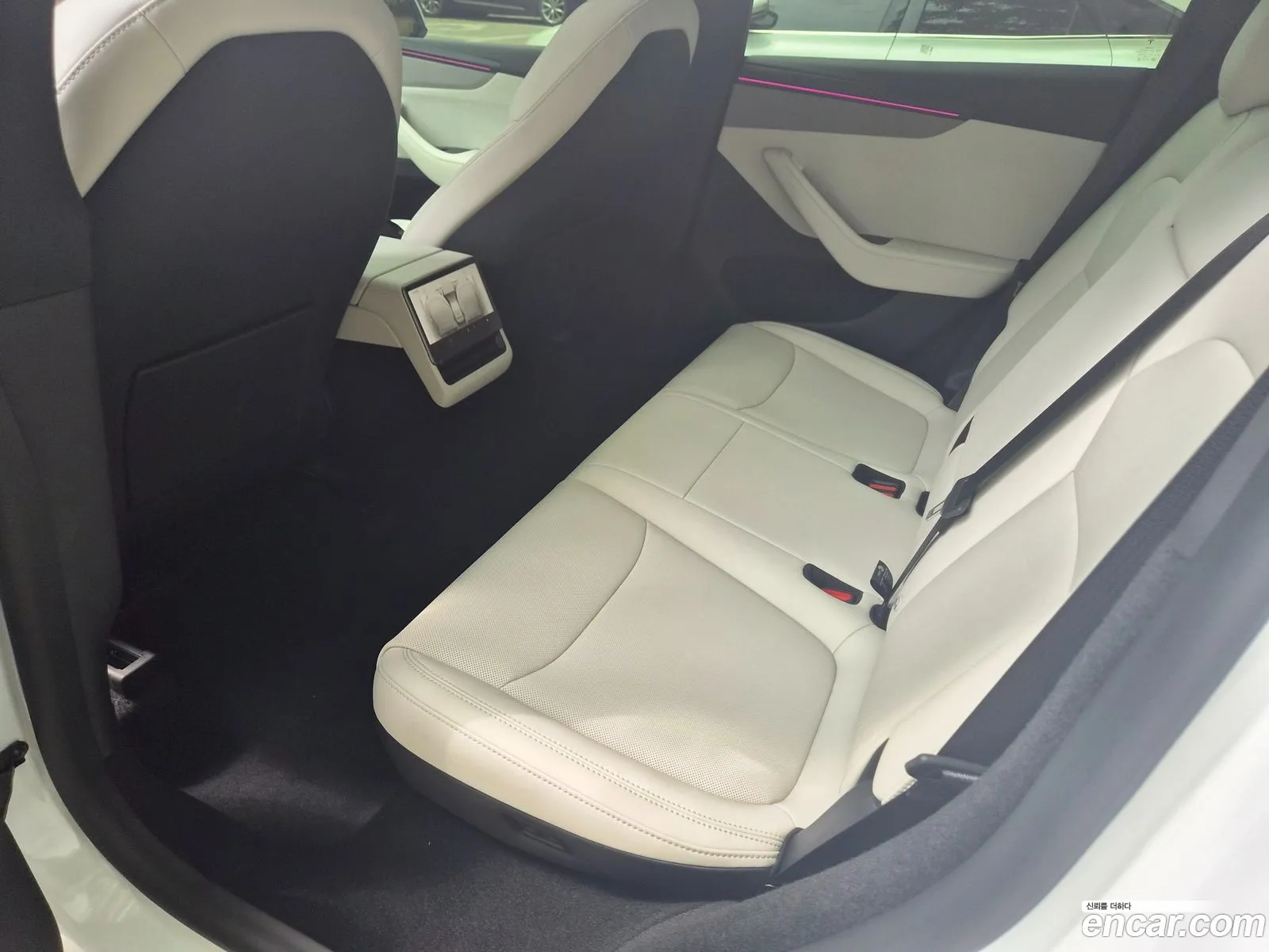 Tesla Model Y 2026 — 4