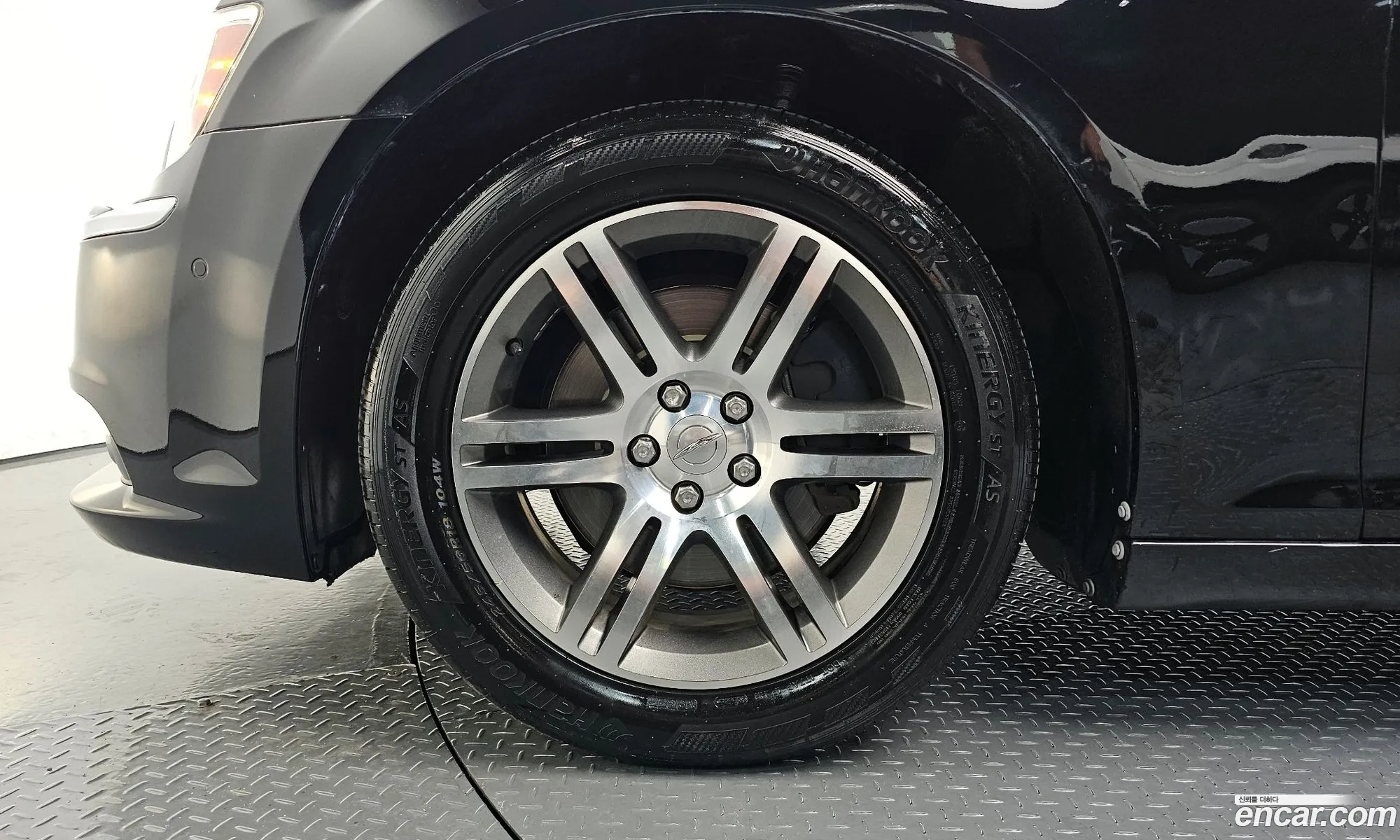 Chrysler 300C 2013 2C3CCACGXDH516617 — 14