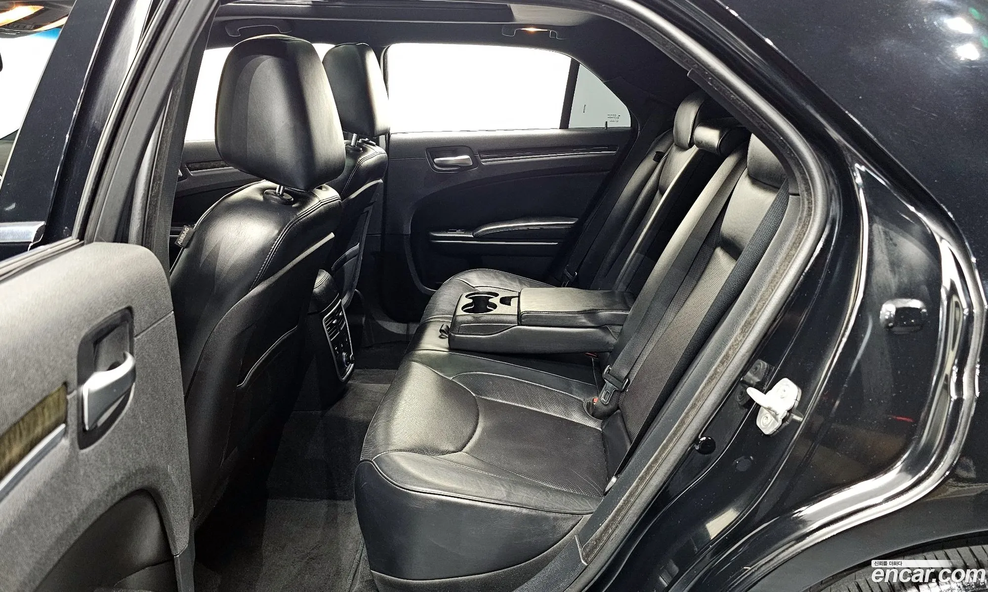 Chrysler 300C 2013 2C3CCACGXDH516617 — 11