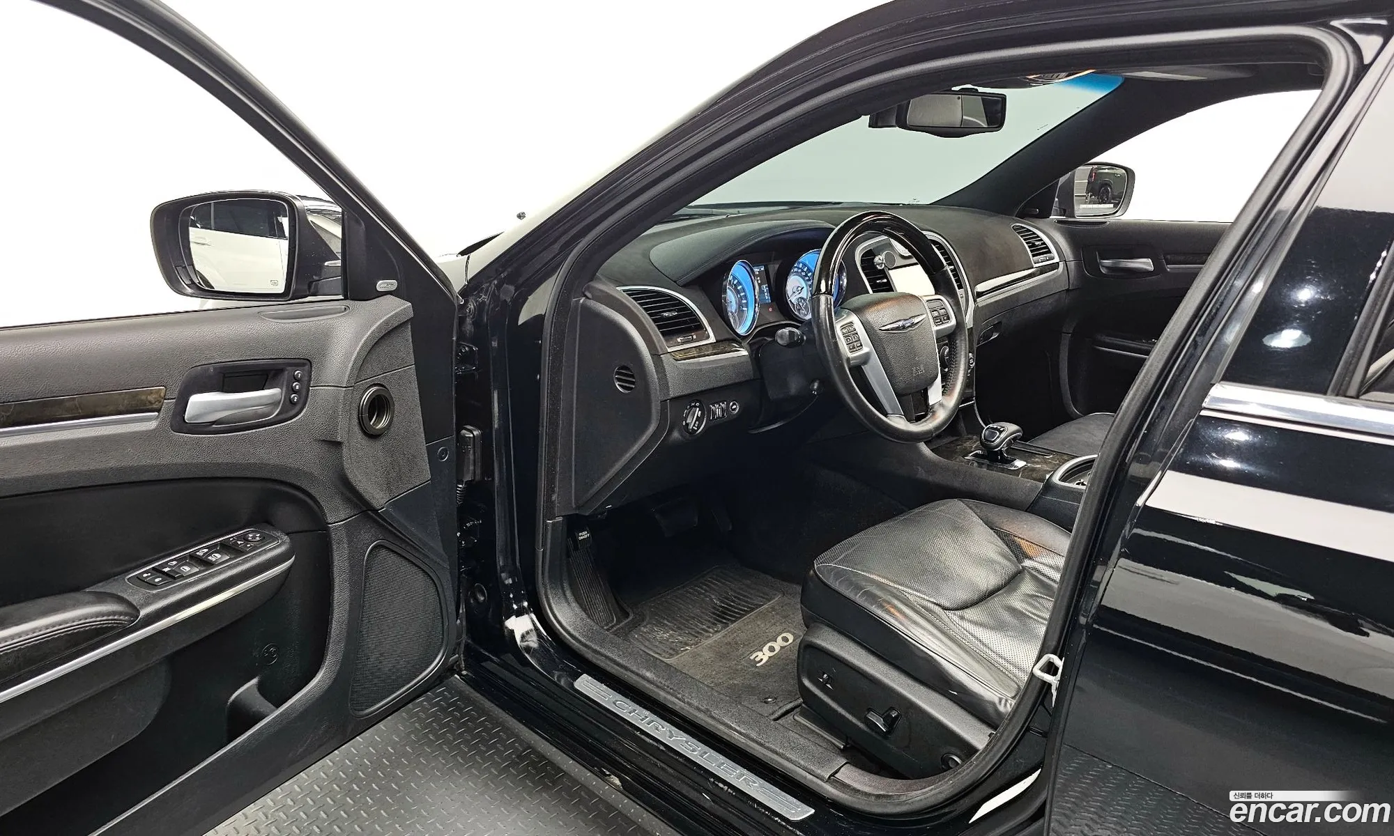 Chrysler 300C 2013 2C3CCACGXDH516617 — 8