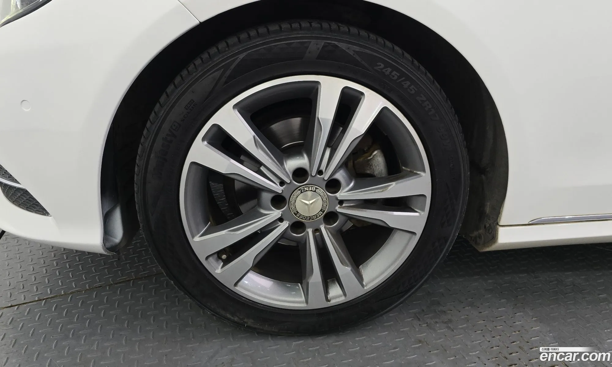 Mercedes-Benz E-Class W212 2013 WDDHF0CBXEA822259 — 3