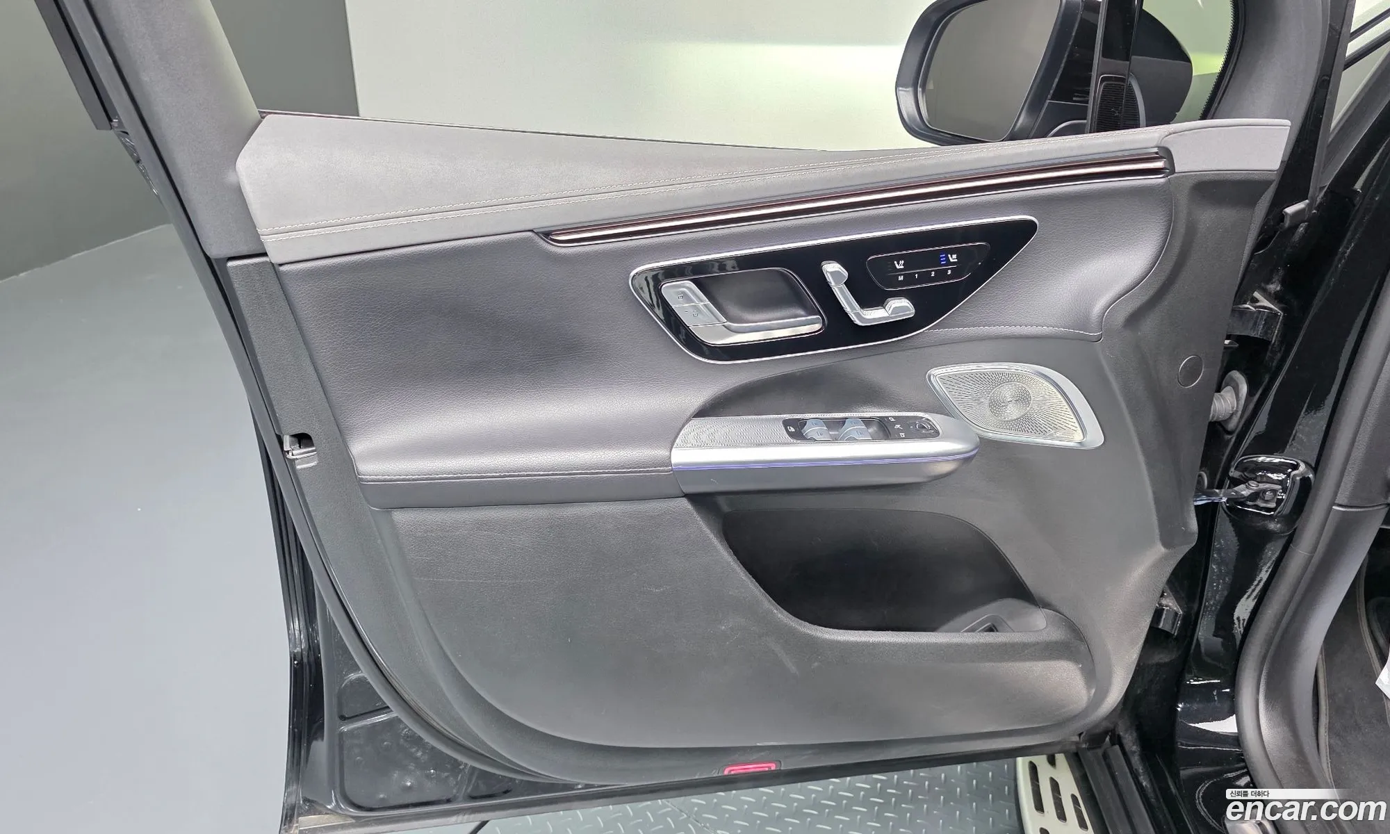 Mercedes-Benz EQE SUV X294 2023 — 32
