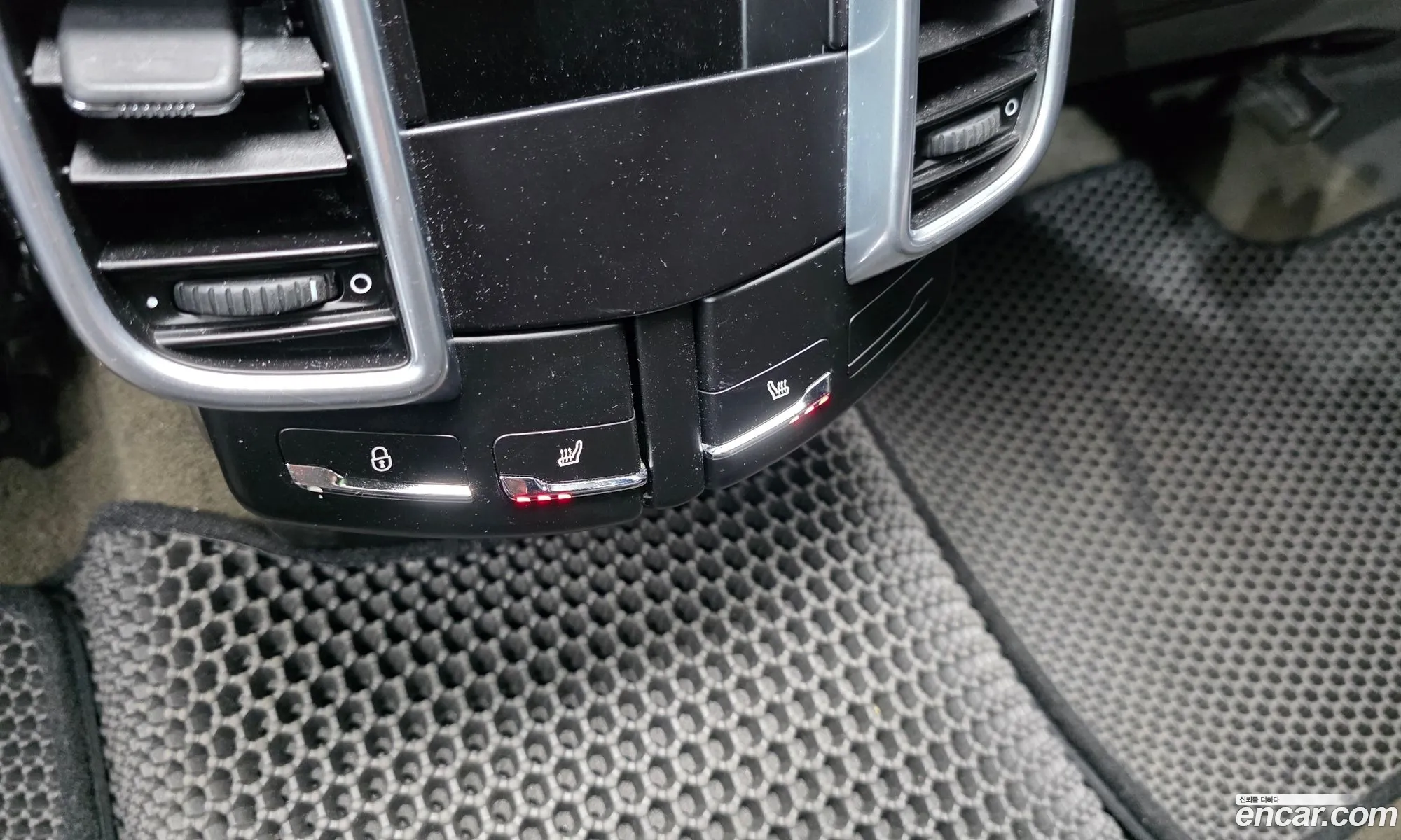 Porsche Cayenne 2017 WP1AF2922HKA32370 — 2