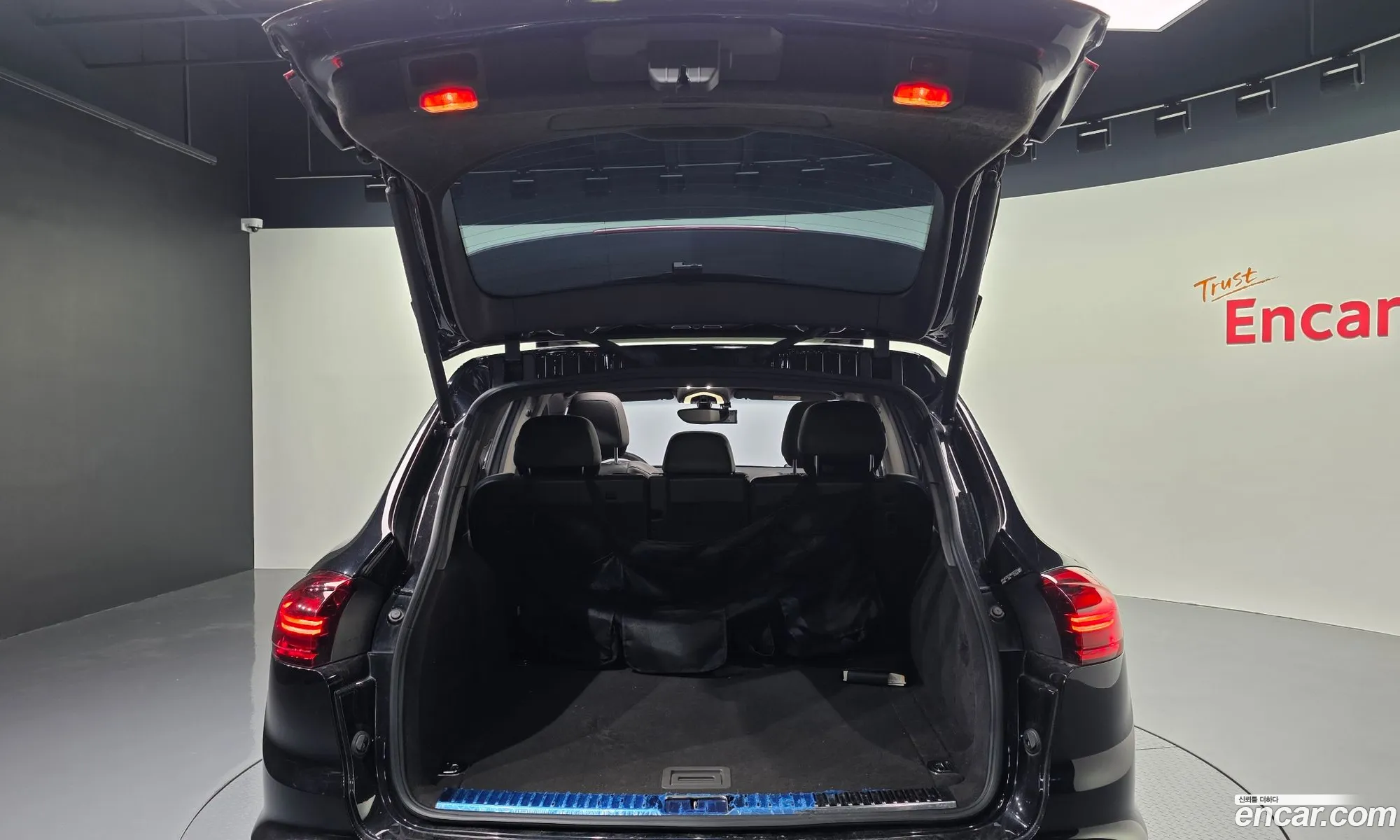 Porsche Cayenne 2017 WP1AF2922HKA32370 — 14