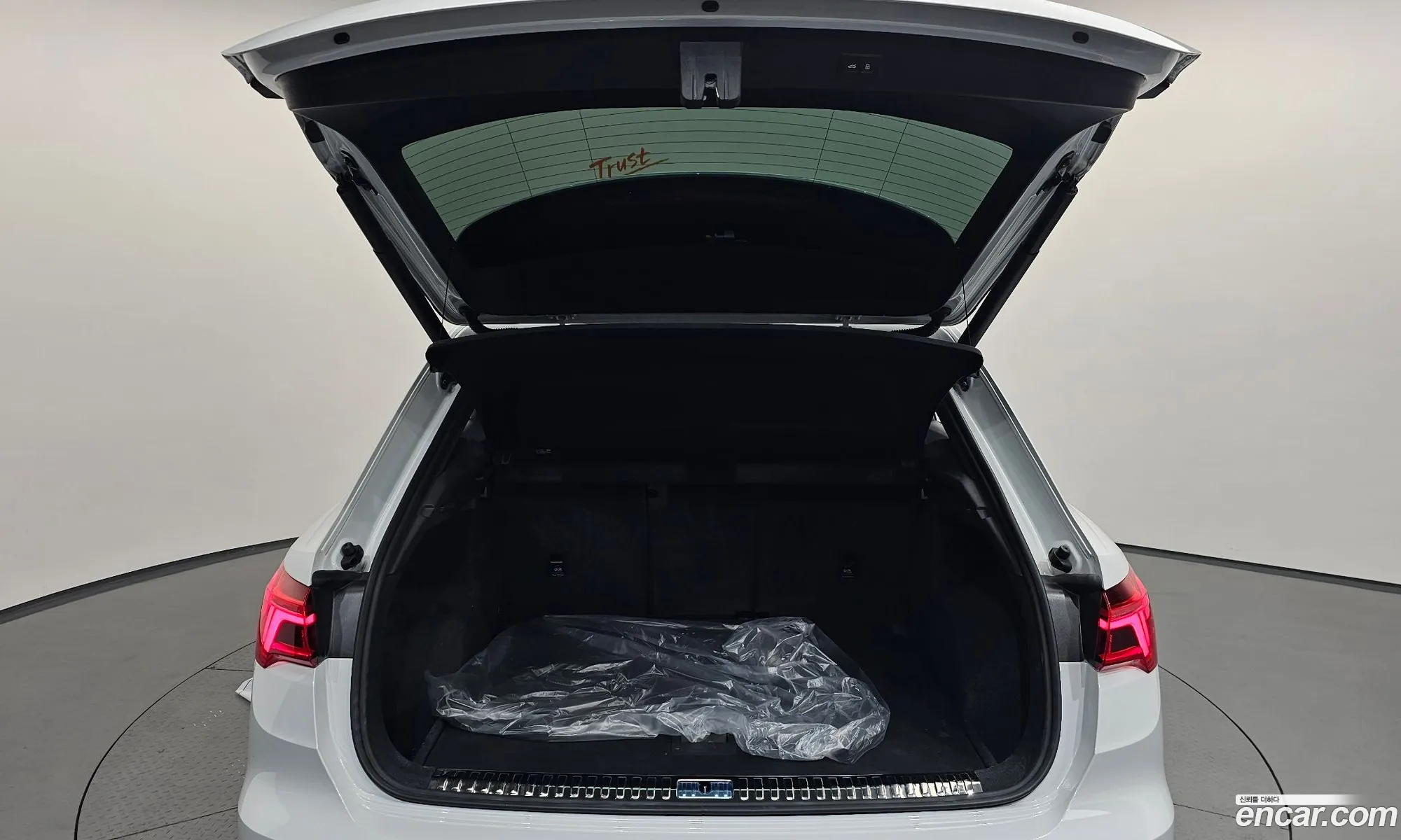 Audi Q3 2022 WAUZZZF30P1011990 — 30