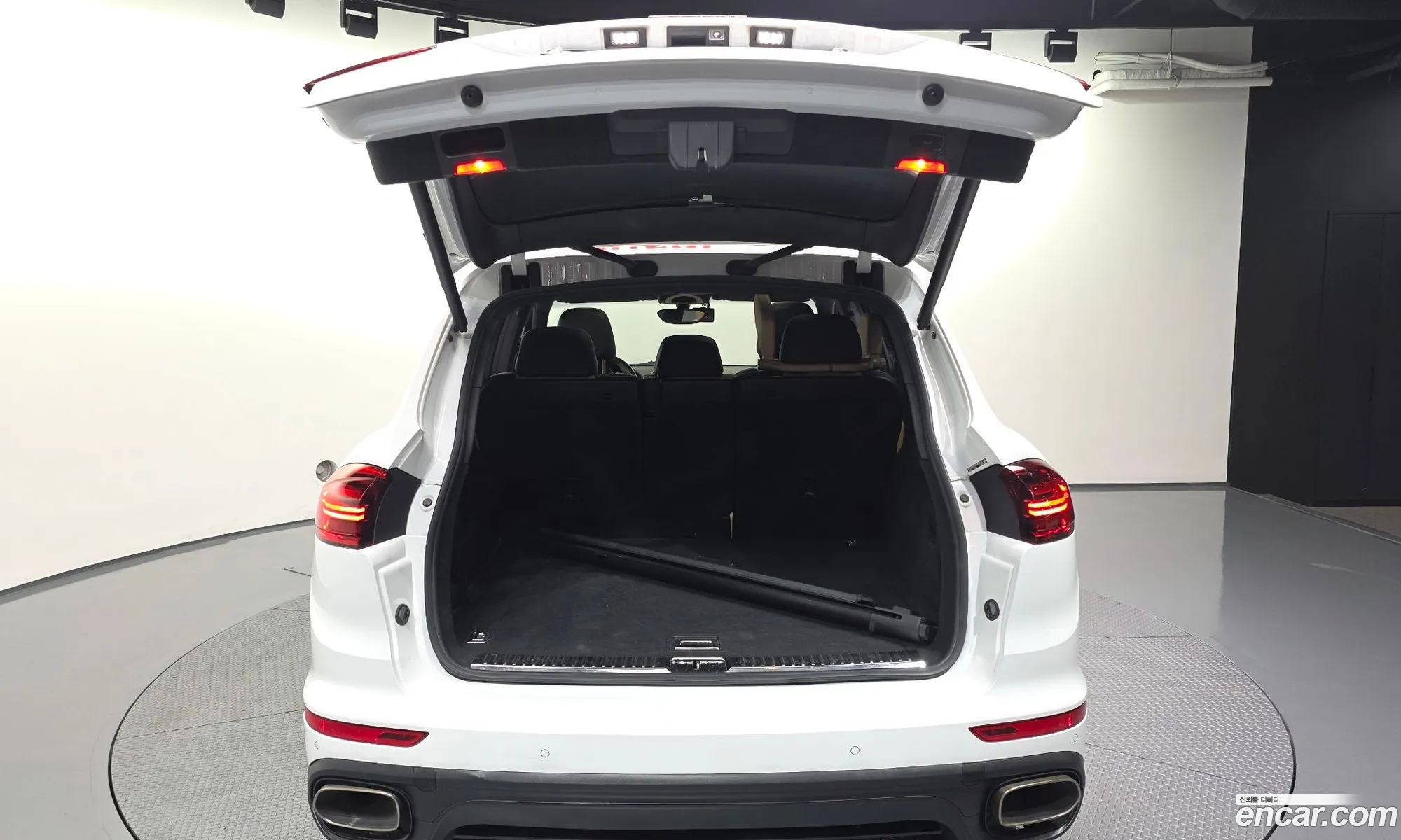 Porsche Cayenne 2015 WP1AF2925FLA42575 — 2