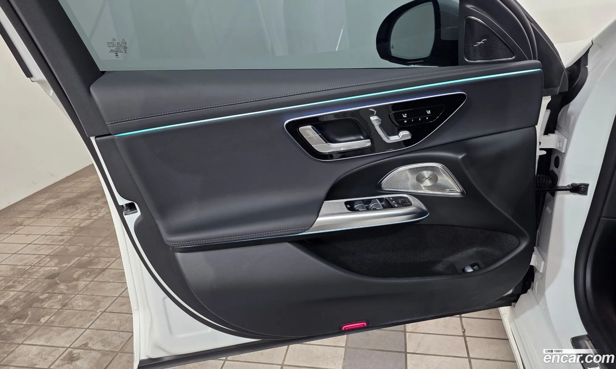 Mercedes-Benz E-Class W214 2025 — 11