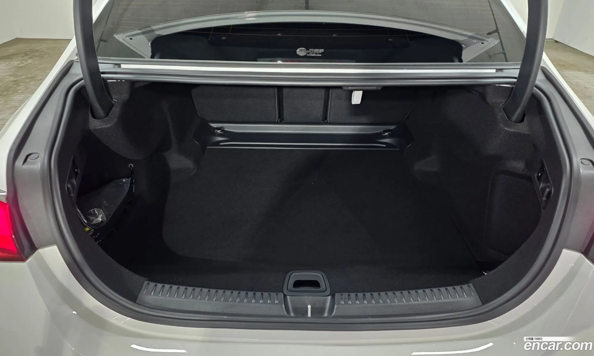 Mercedes-Benz E-Class W214 2025 — 13