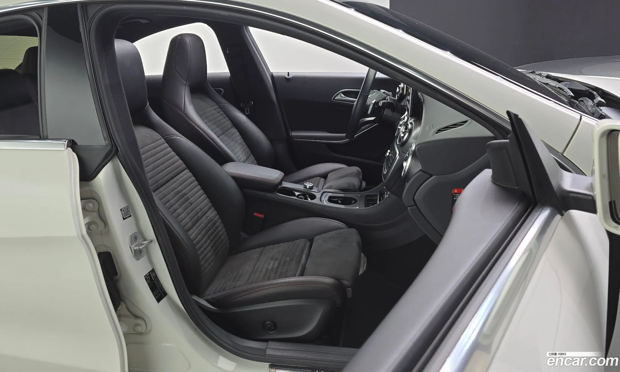 Mercedes-Benz CLA-Class C117 2018 — 30