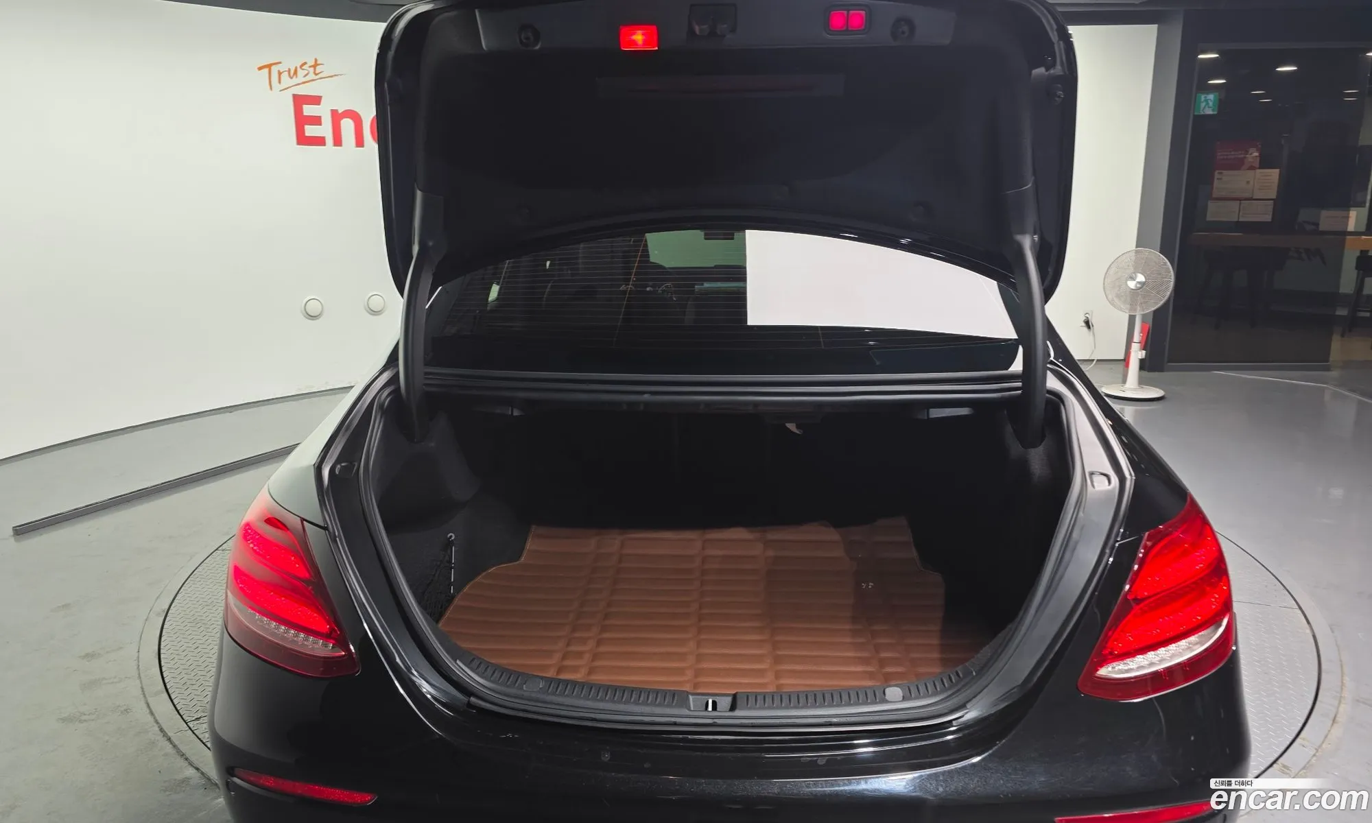 Mercedes-Benz E-Class W213 2019 WDDZF6BB9KA564420 — 11
