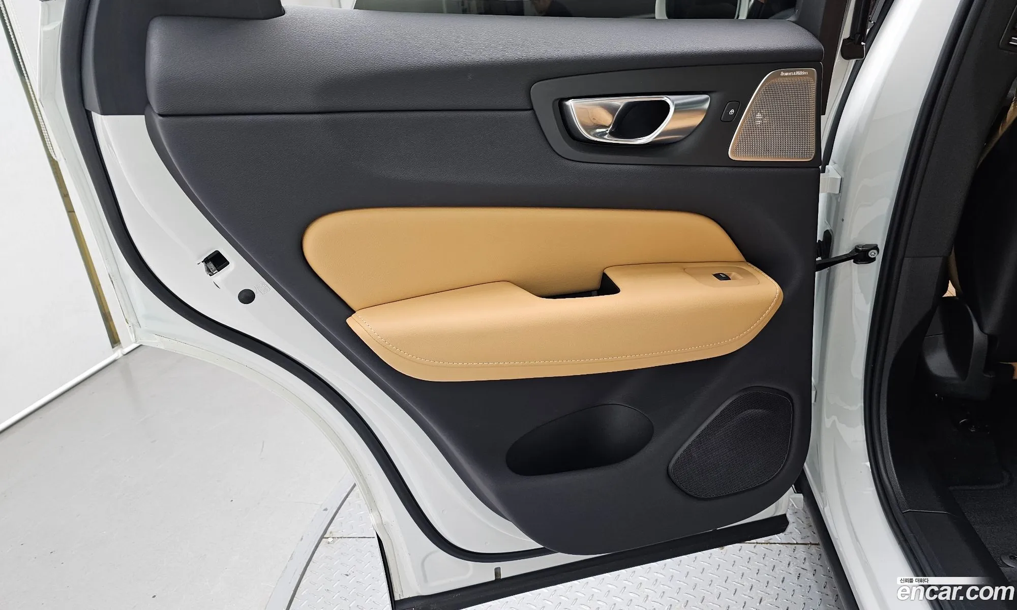 Volvo XC60 2023 LYVUZ0623RB772234 — 25