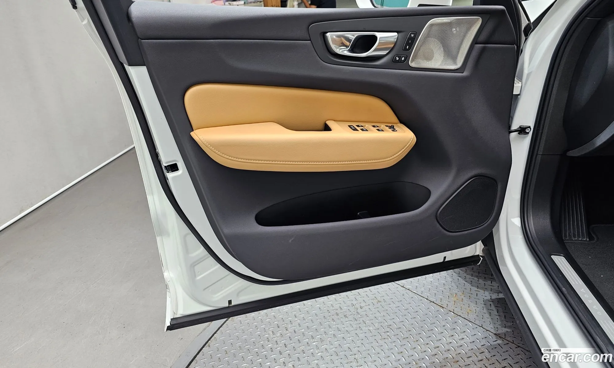Volvo XC60 2023 LYVUZ0623RB772234 — 24