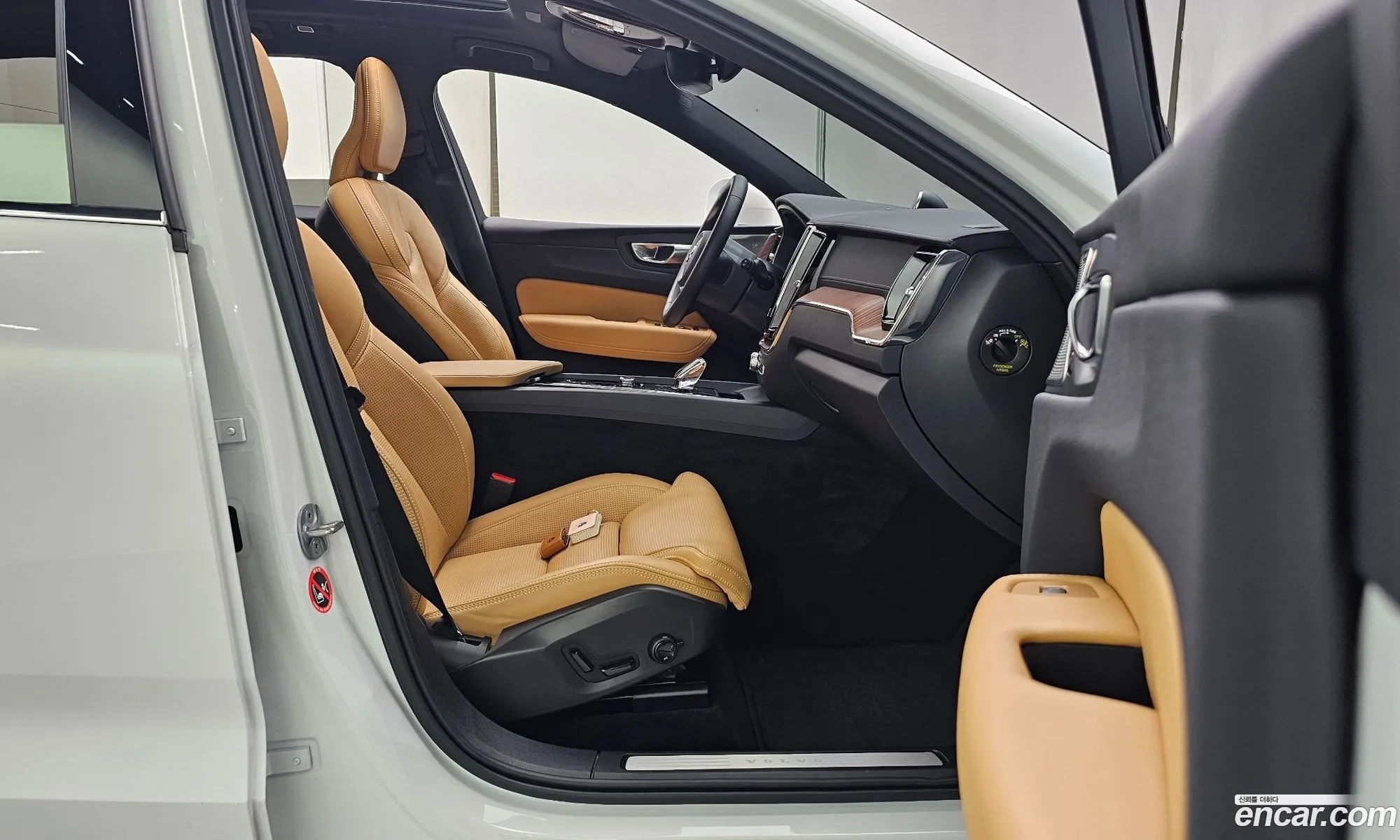 Volvo XC60 2023 LYVUZ0623RB772234 — 31