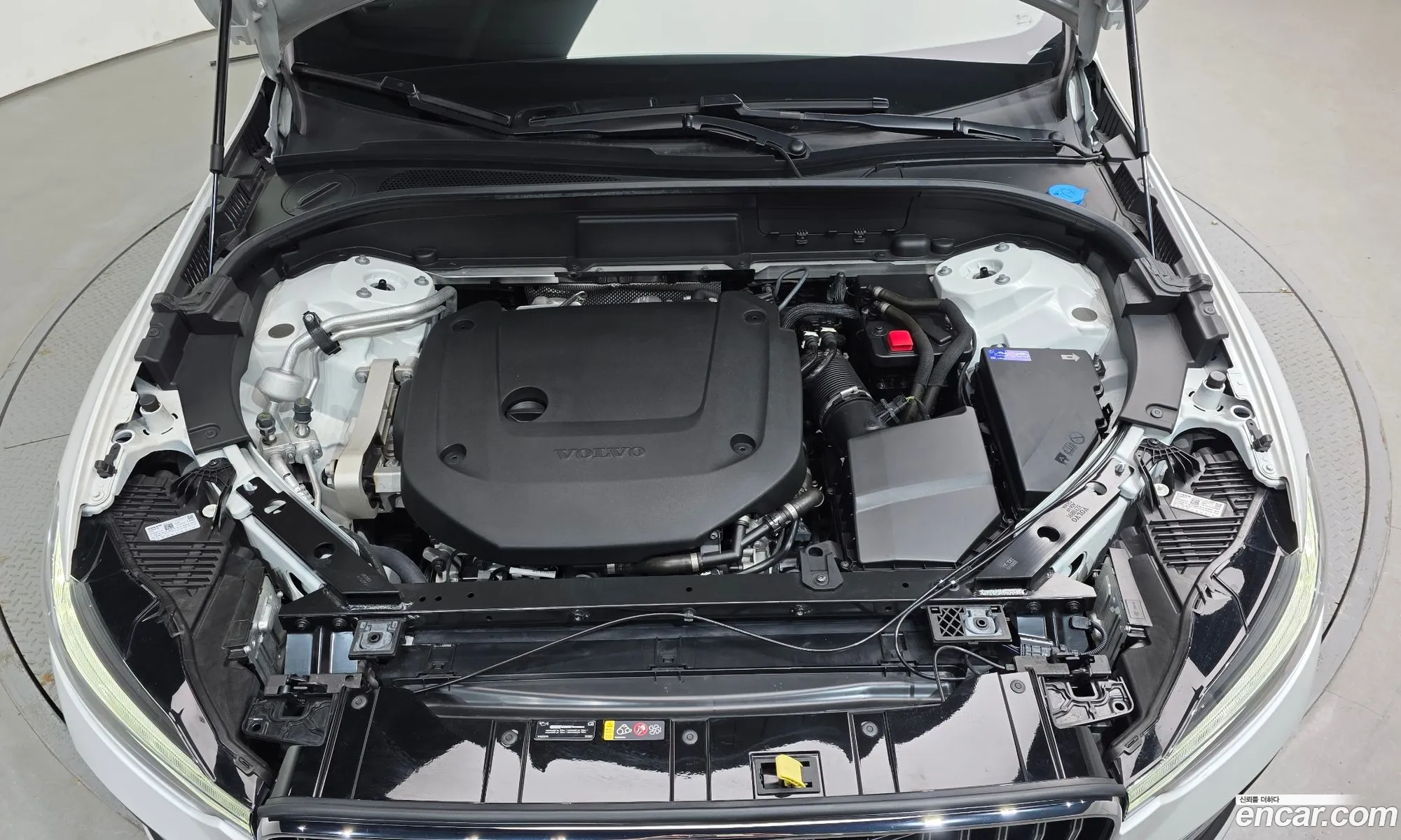 Volvo XC60 2023 LYVUZ0623RB772234 — 28
