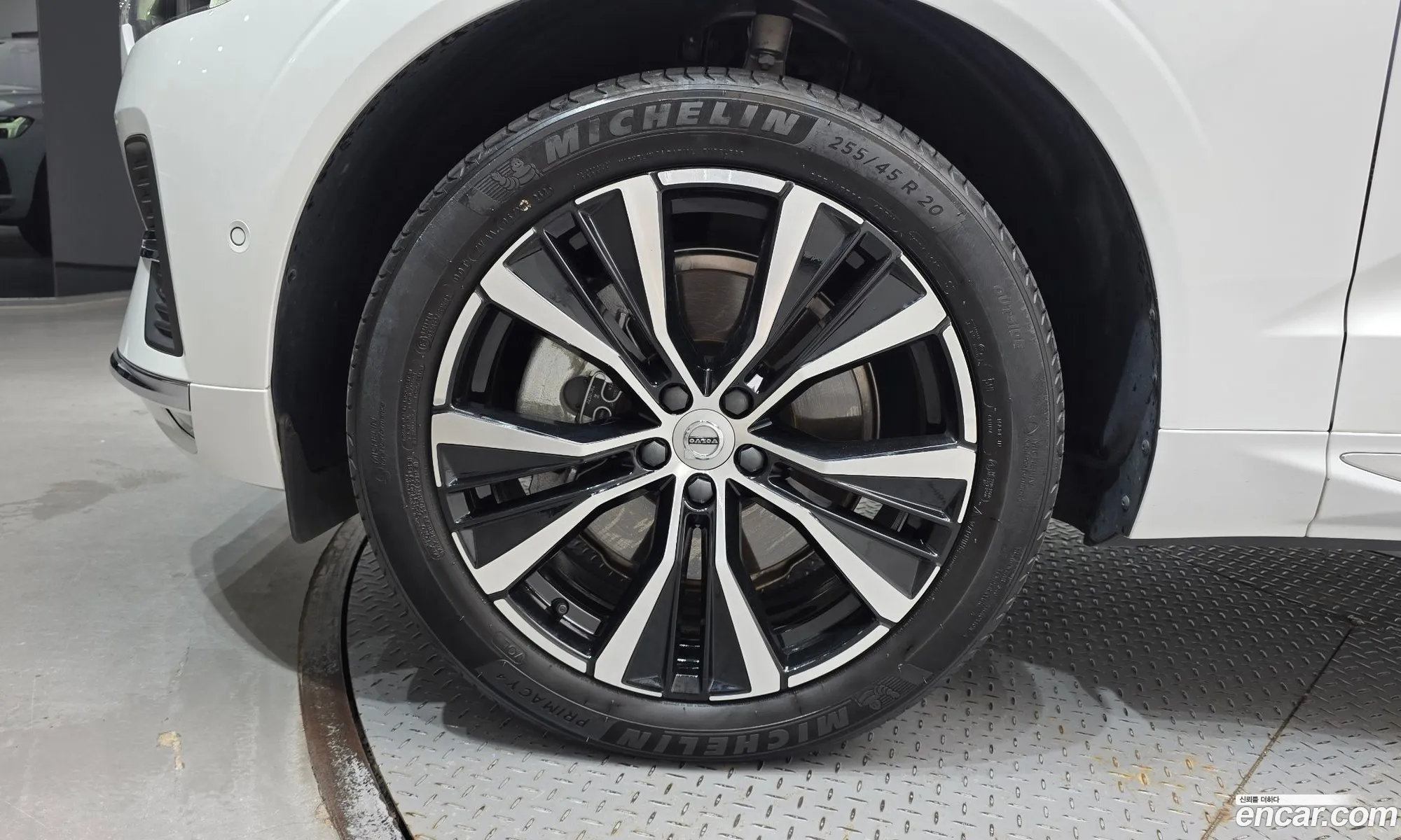 Volvo XC60 2023 LYVUZ0623RB772234 — 16