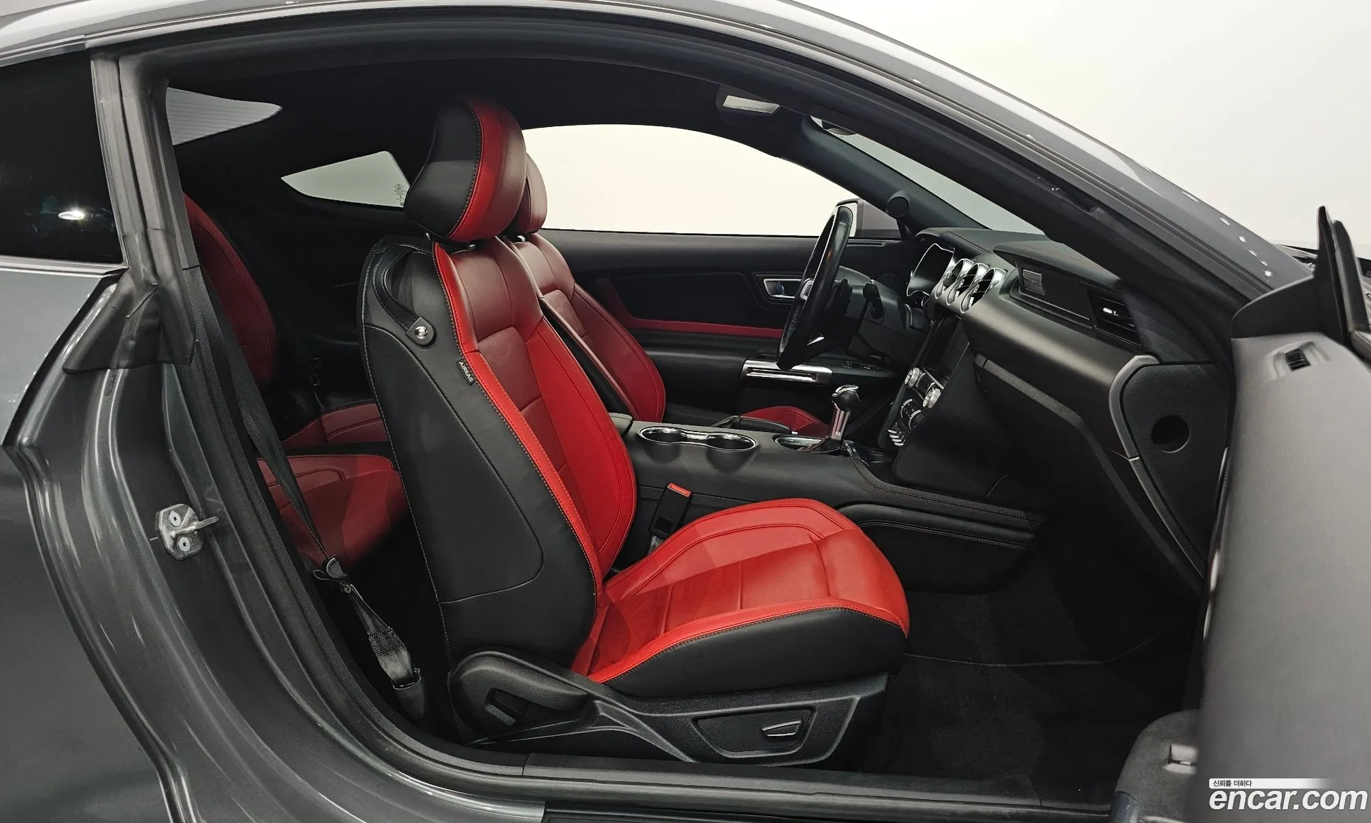 Ford Mustang 2022 — 12