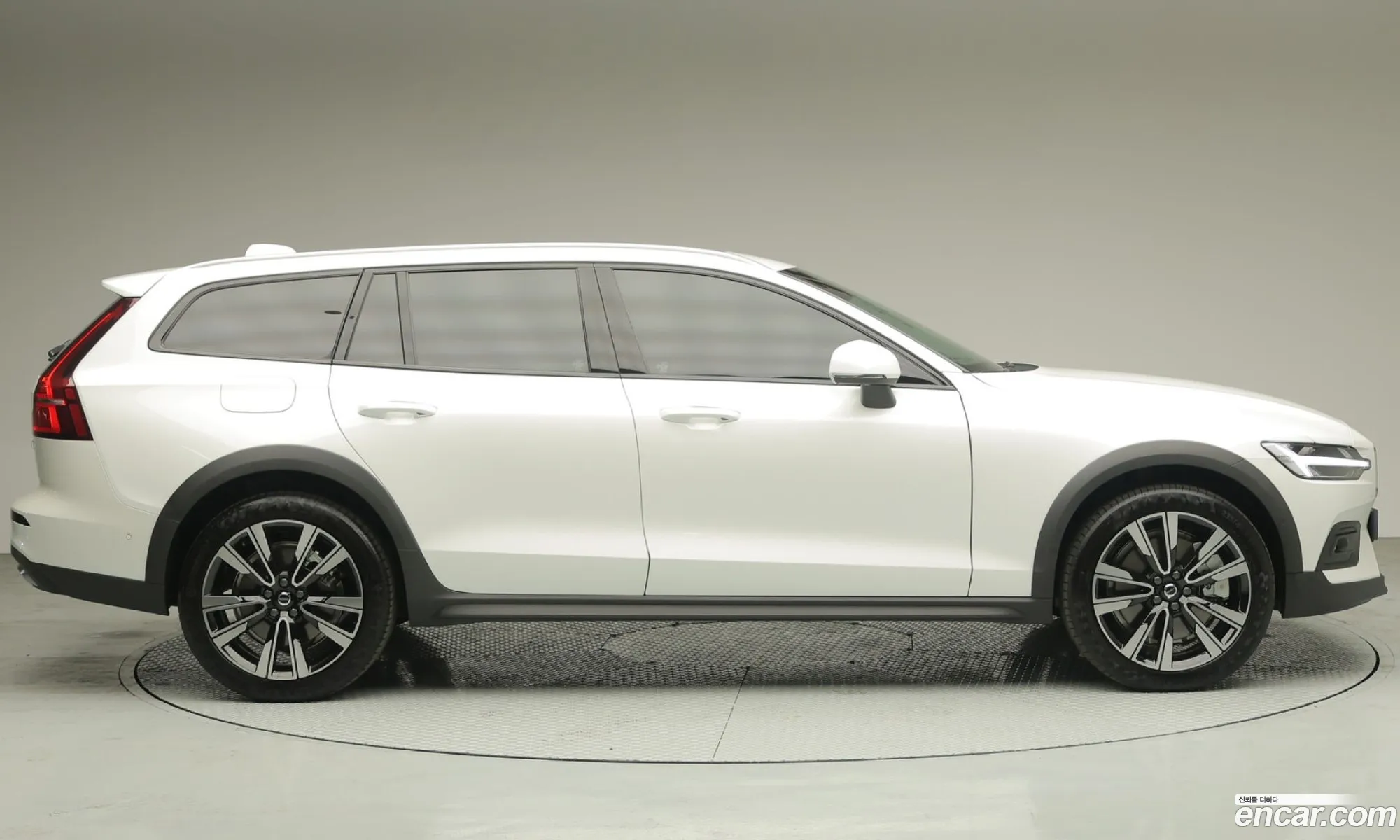 Volvo V60 Cross Country 2026 — 14