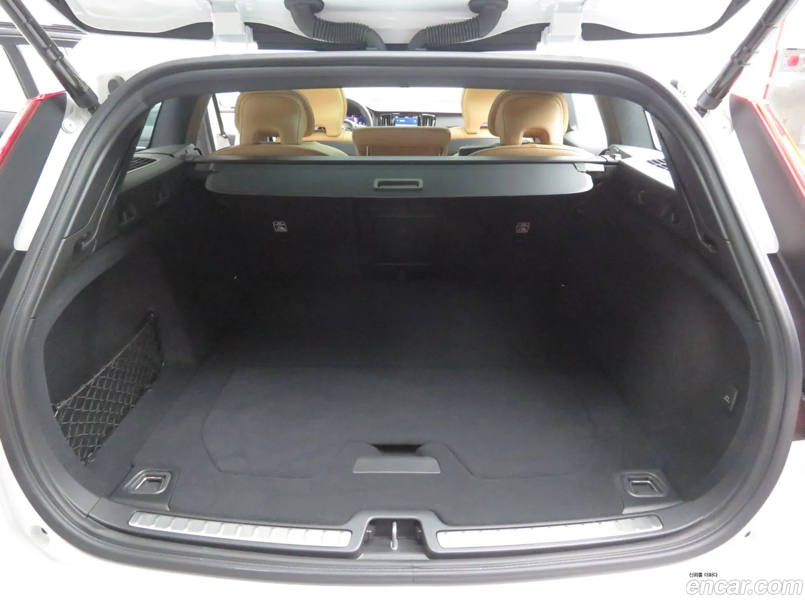 Volvo V60 Cross Country 2025 — 5