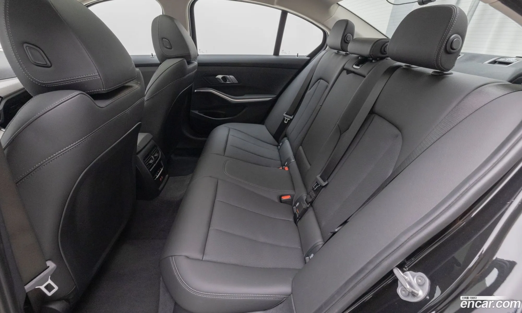 BMW 3 Series 2025 — 18