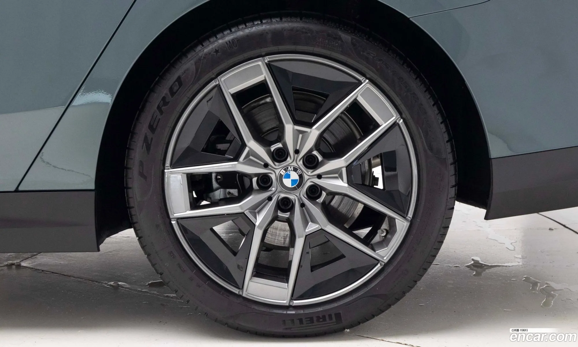 BMW 5 Series 2025 — 5