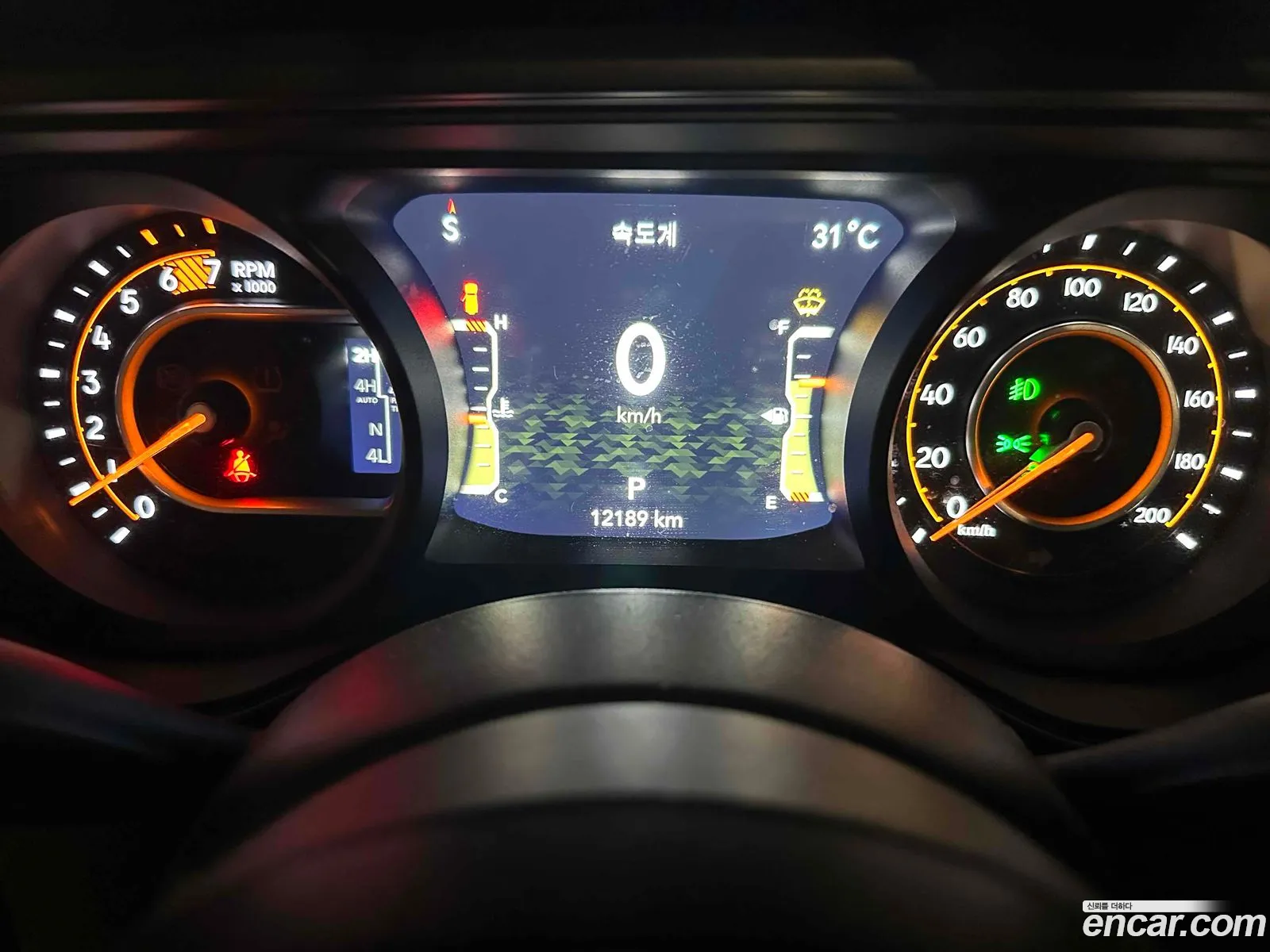 Jeep Wrangler 2025 — 4
