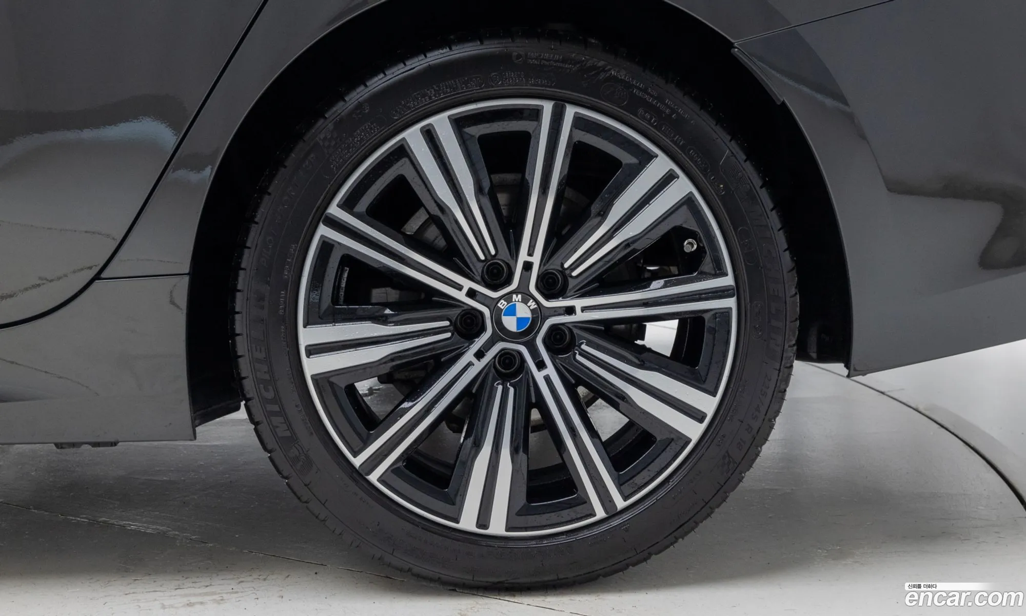 BMW 3 Series 2025 — 17