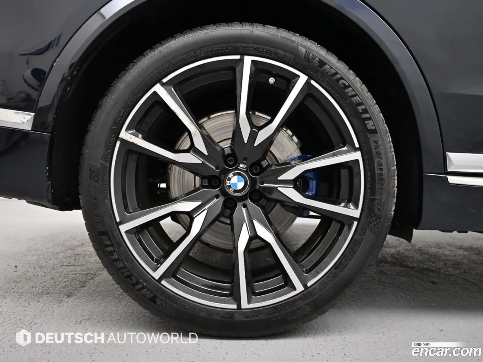 BMW X7 2022 — 7