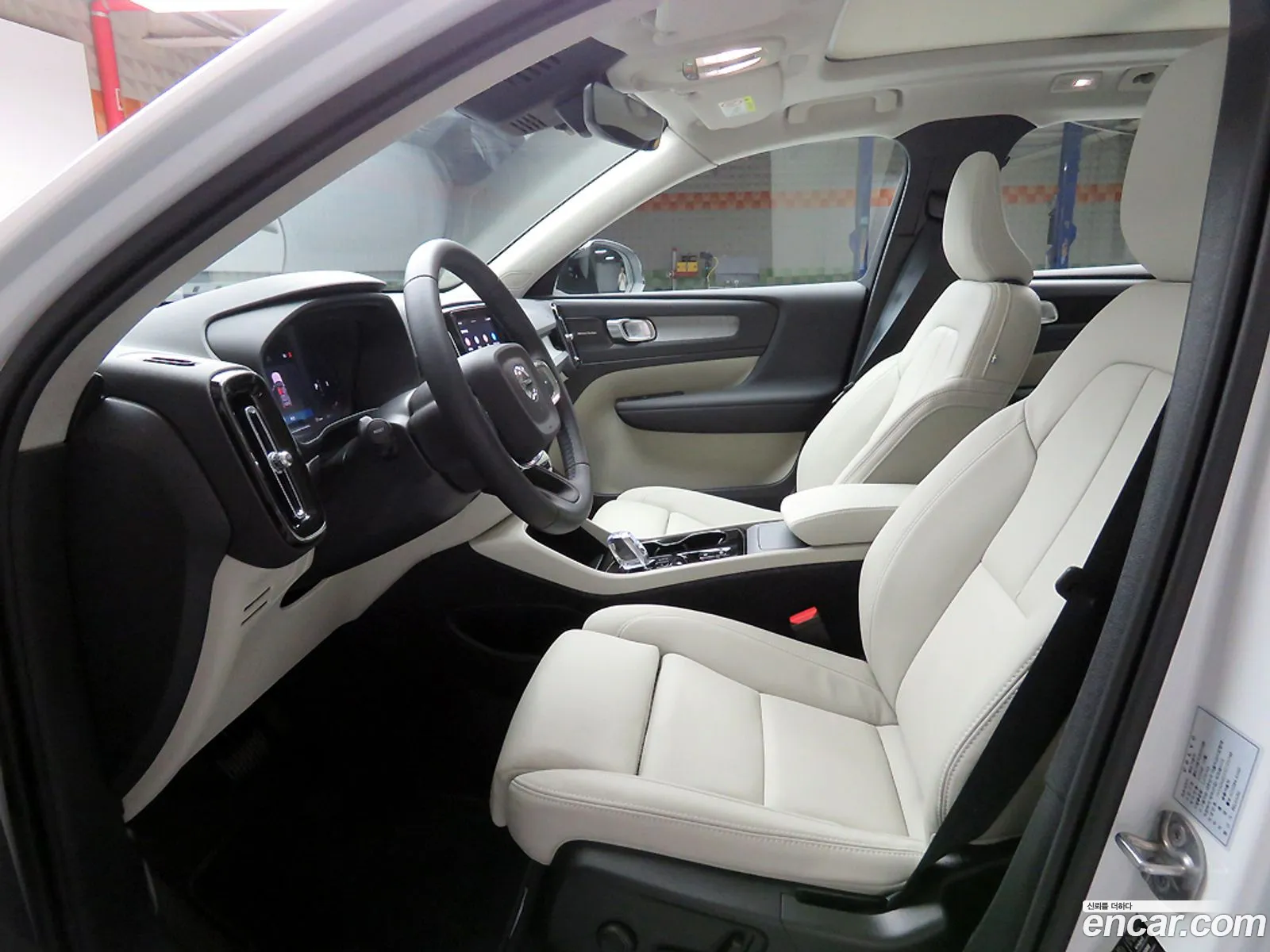 Volvo XC40 2025 — 13
