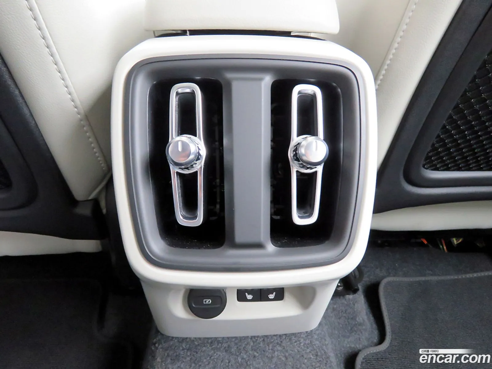 Volvo XC40 2025 — 6