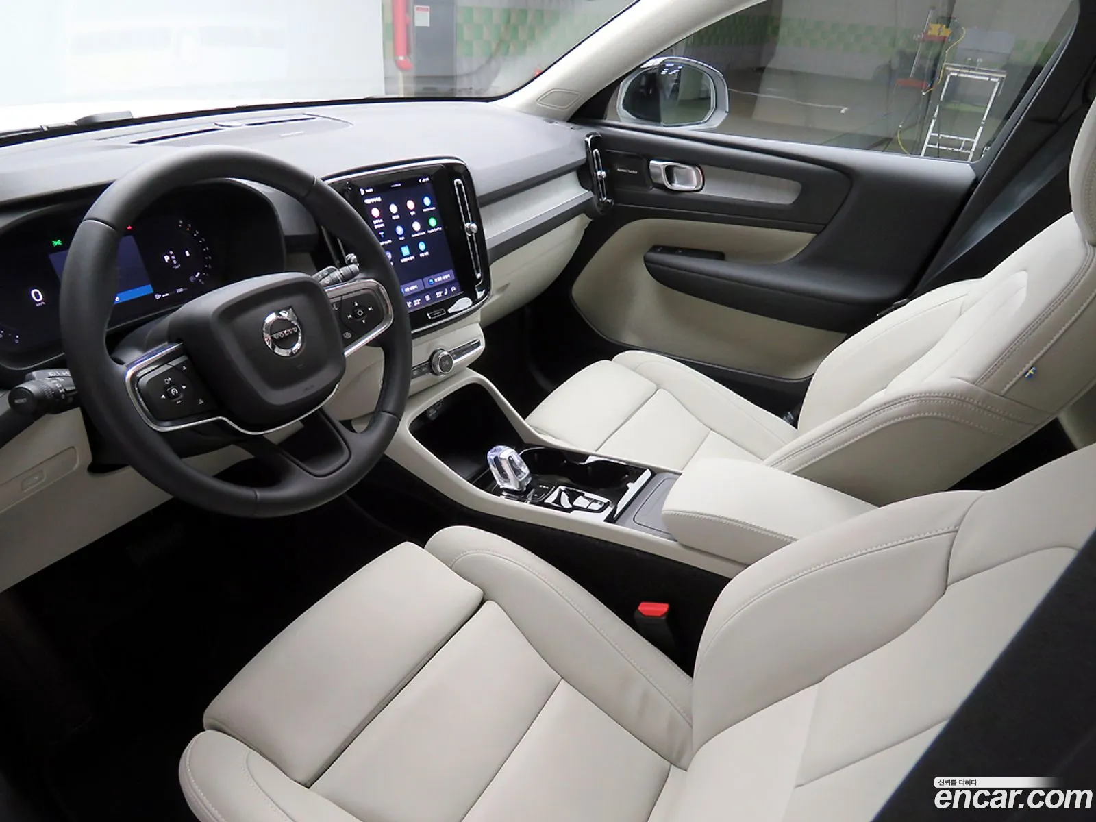 Volvo XC40 2025 — 18