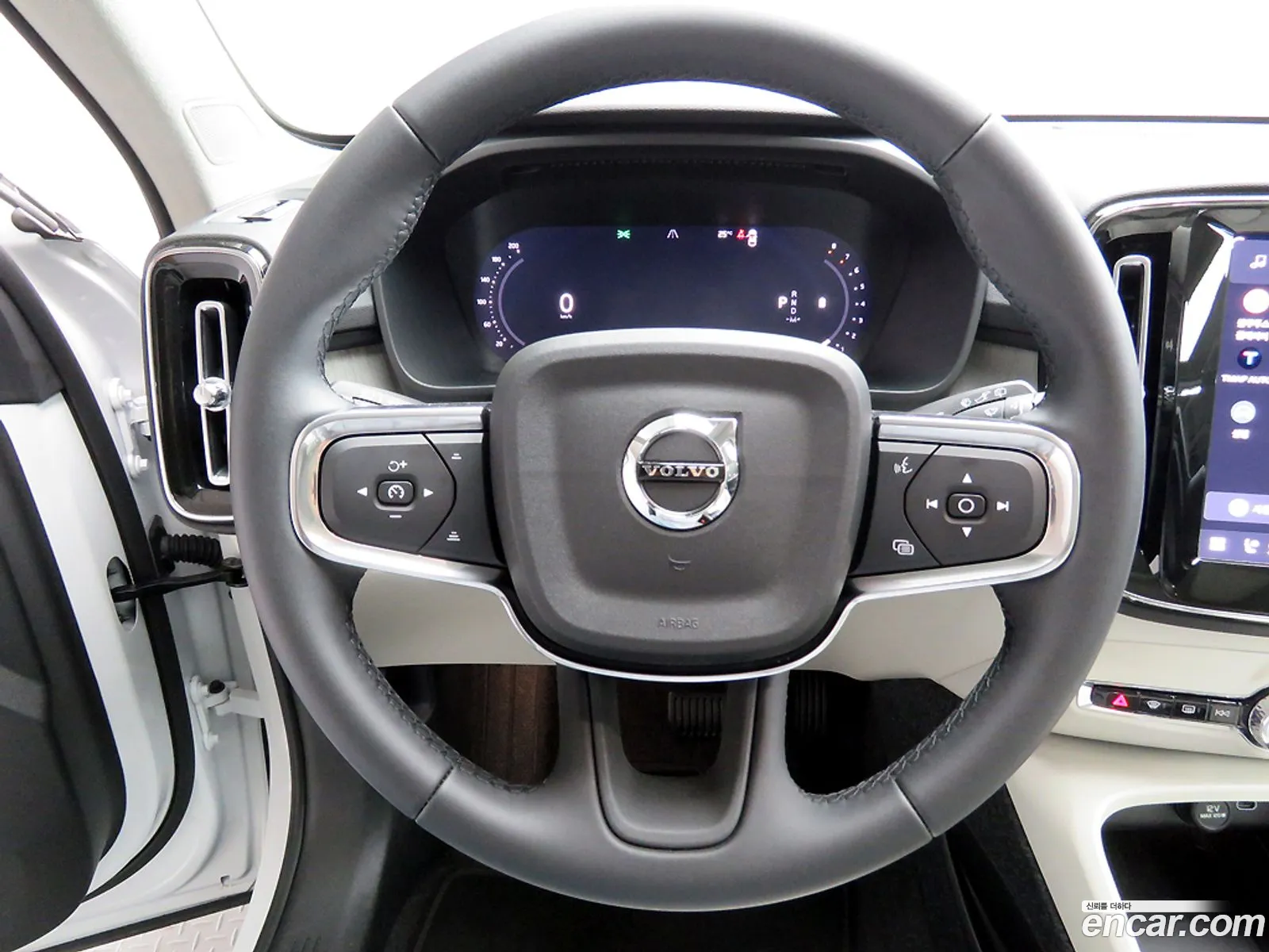 Volvo XC40 2025 — 17