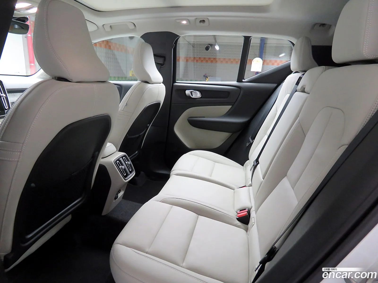 Volvo XC40 2025 — 11
