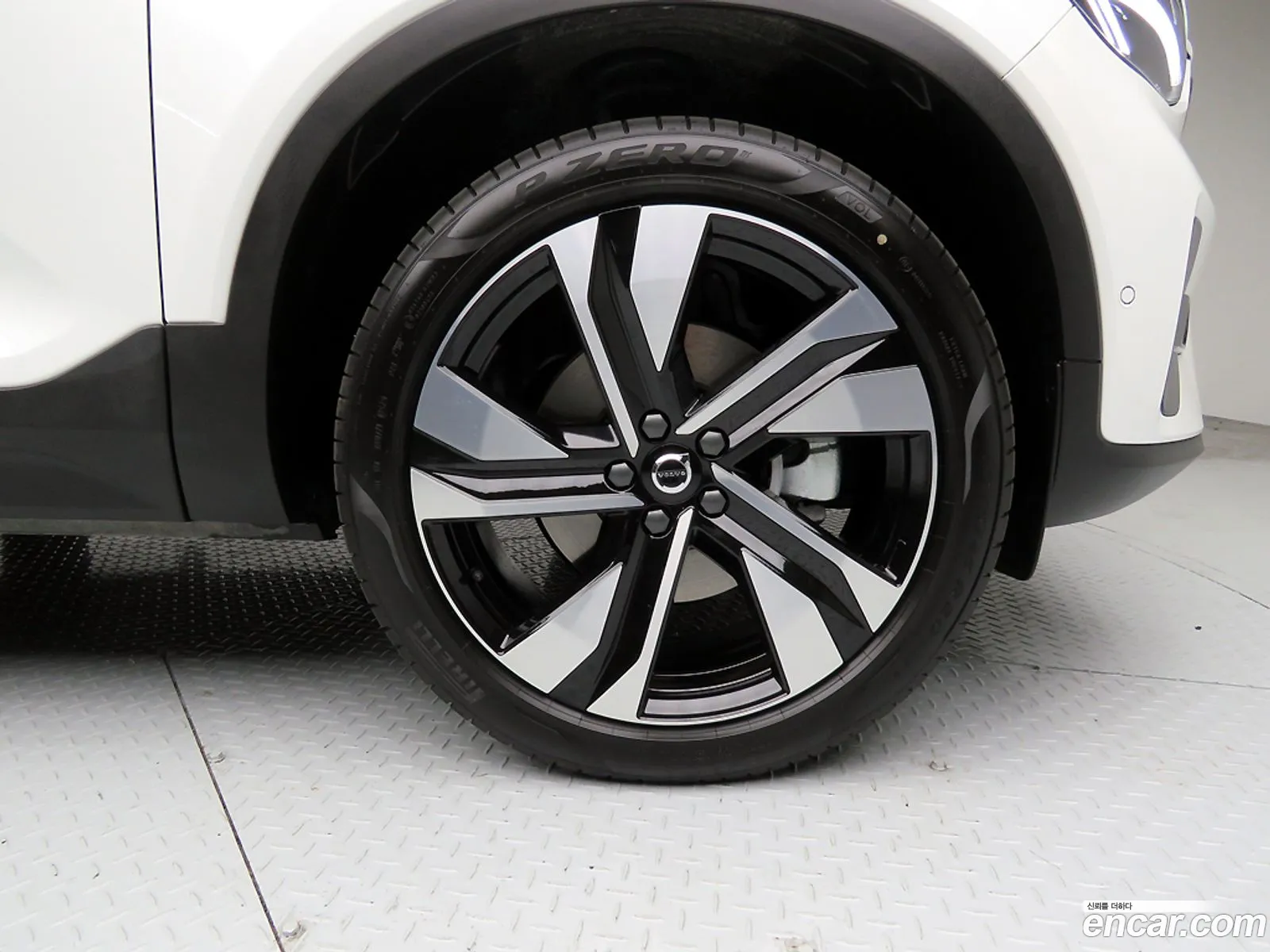 Volvo XC40 2025 — 8