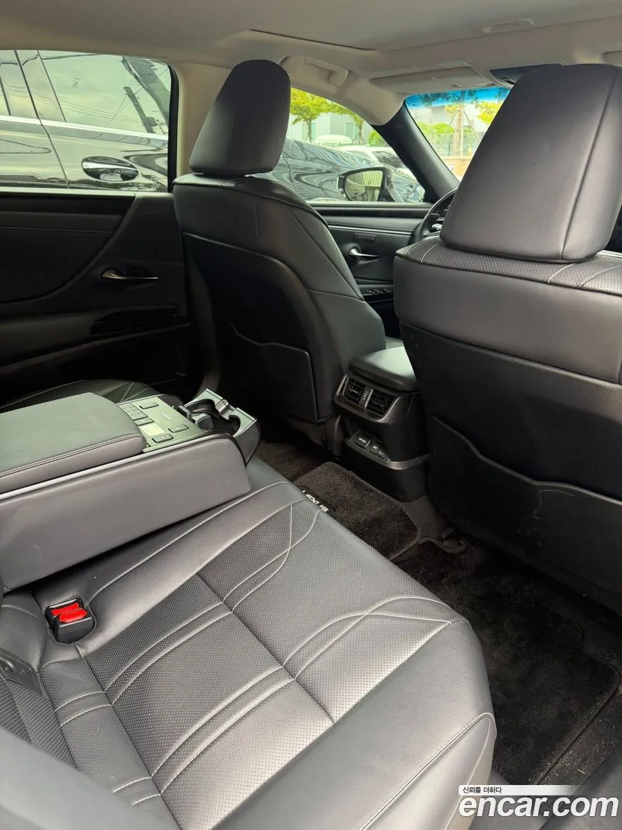 Lexus ES300h 7th Gen 2023 — 16