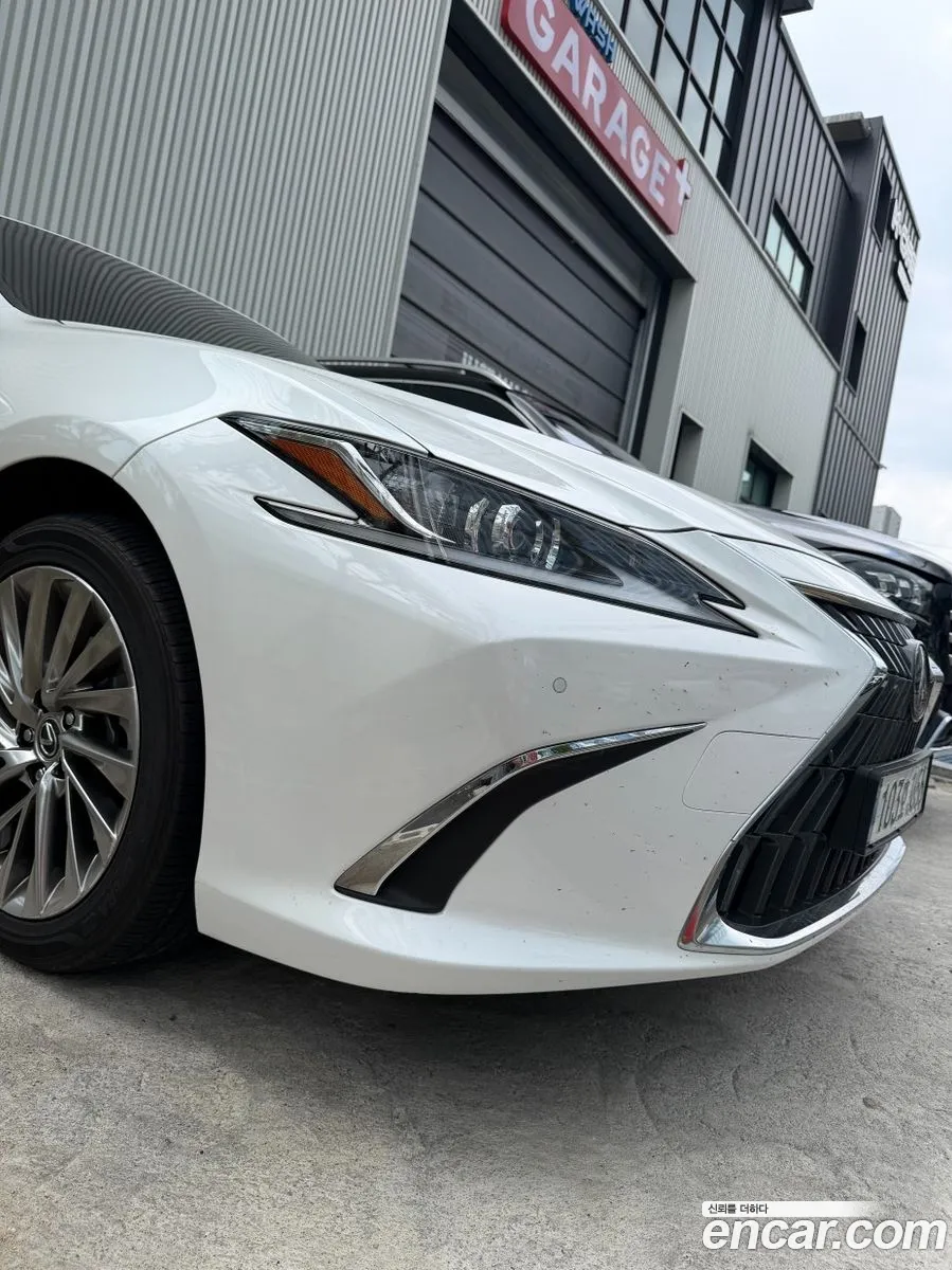 Lexus ES300h 7th Gen 2023 — 15