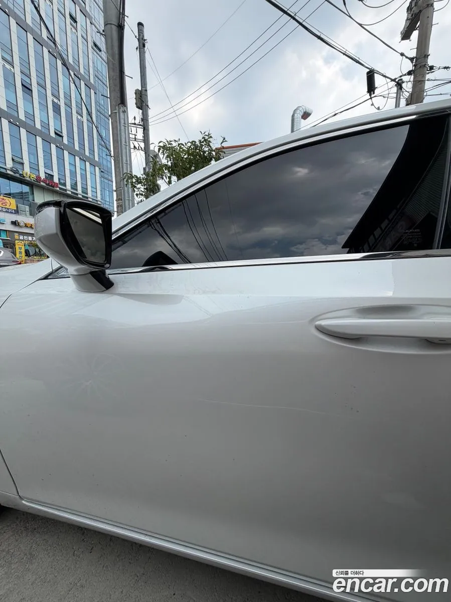 Lexus ES300h 7th Gen 2023 — 17