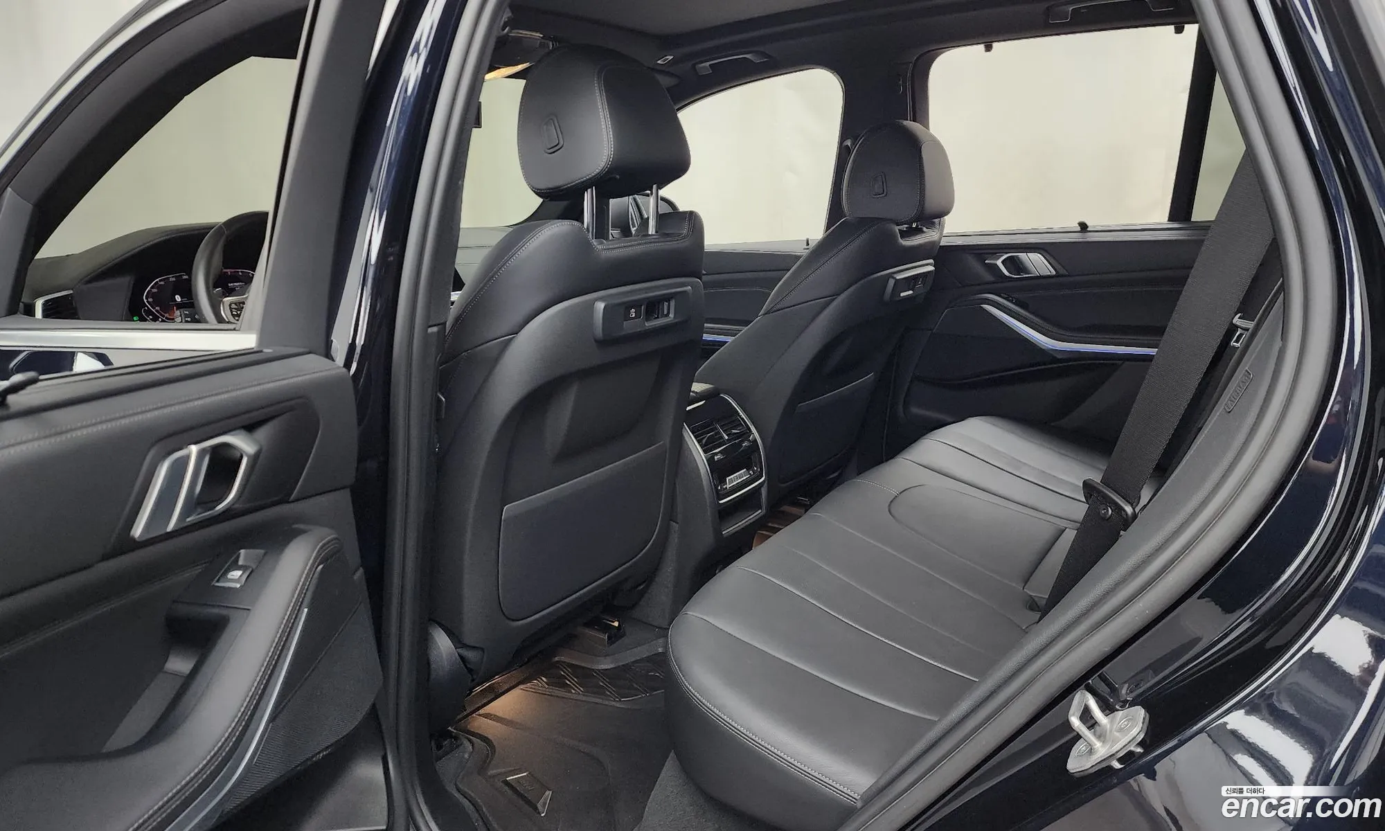 BMW X5 2021 WBACR6108N9K00886 — 31
