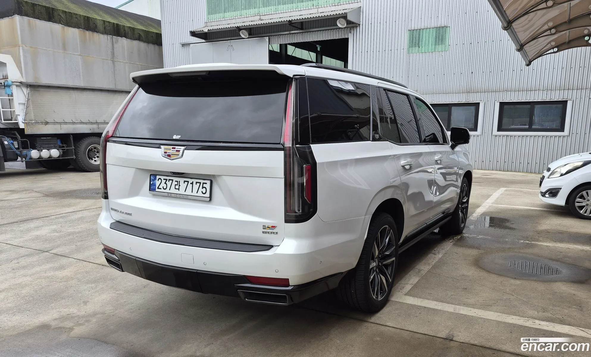 Cadillac Escalade 2023 — 12