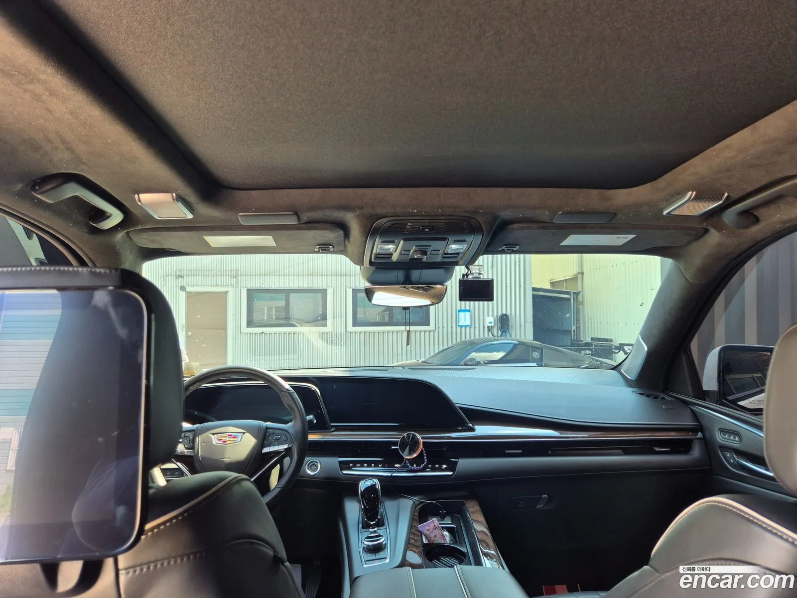 Cadillac Escalade 2023 — 17