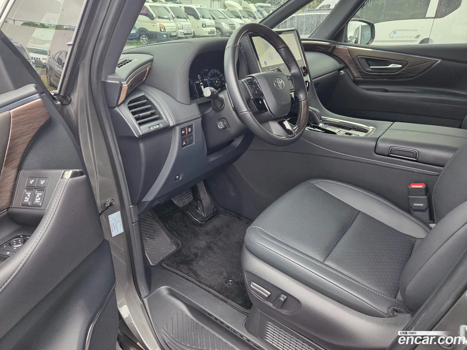 Toyota Alphard 2024 — 13