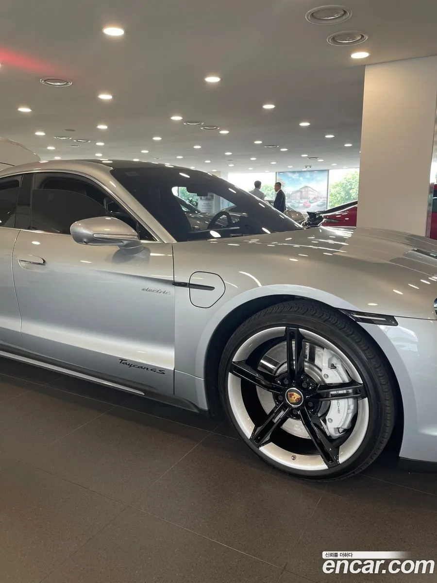 Porsche Taycan 2020 — 11