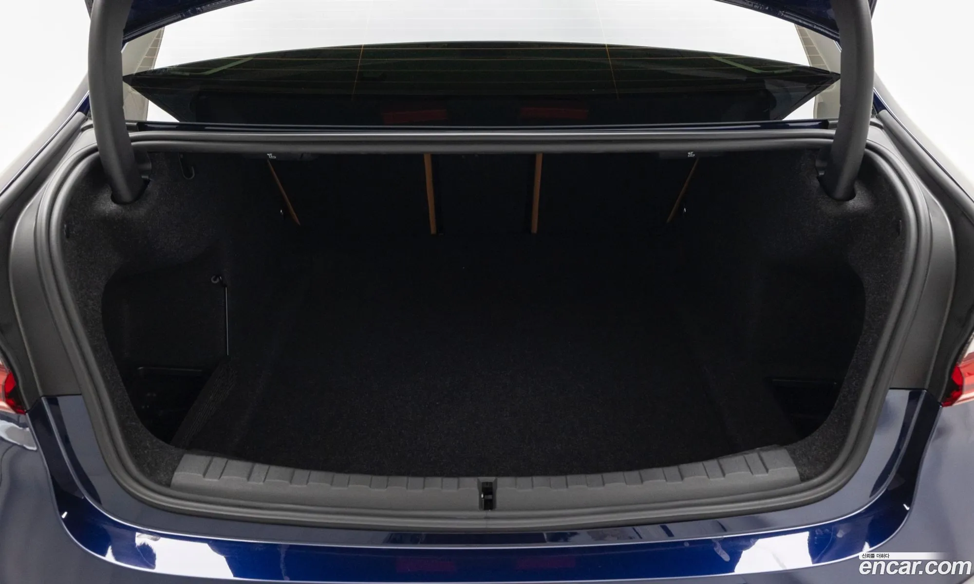 BMW 3 Series 2025 — 18
