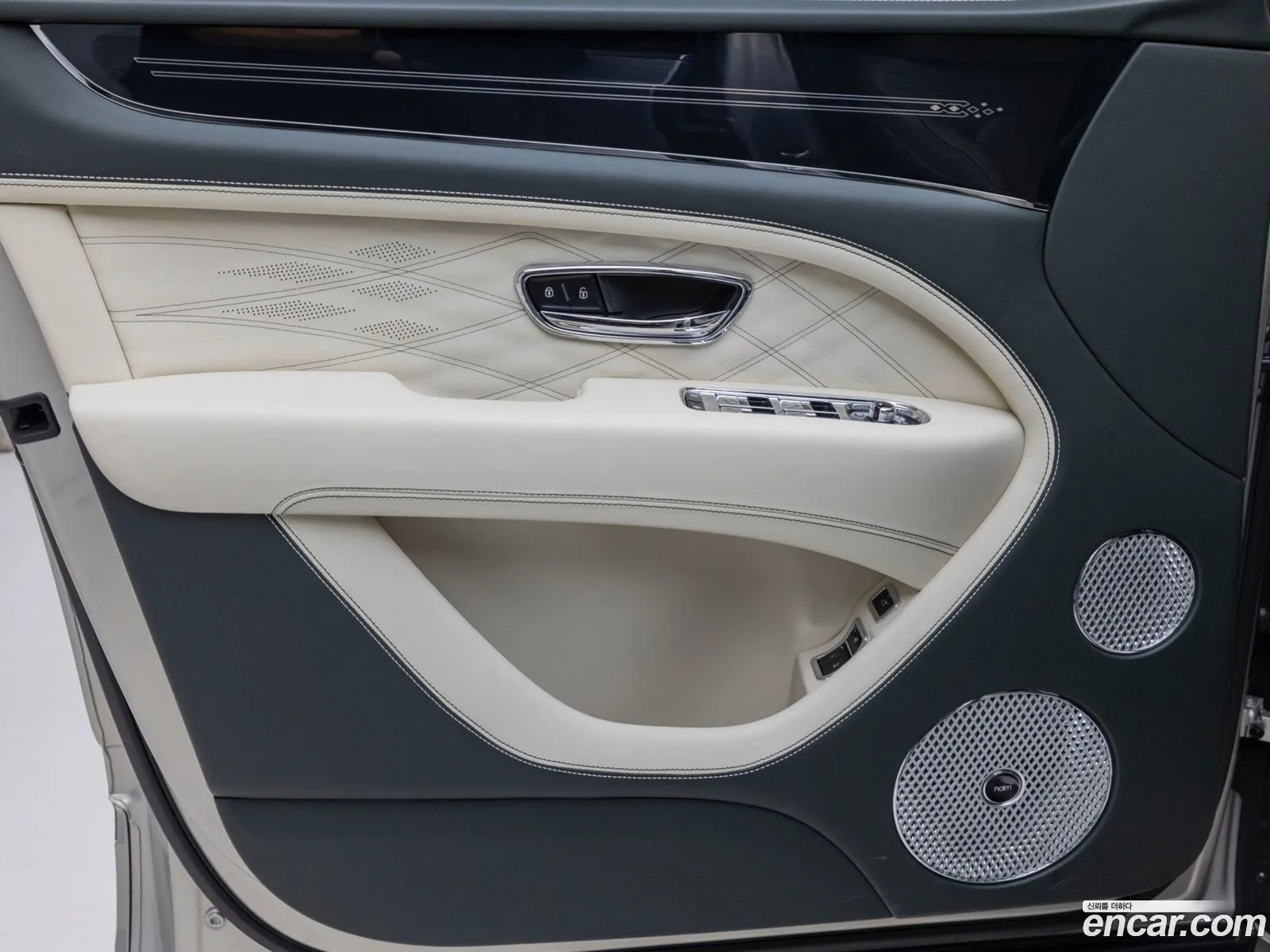 Bentley Bentayga 2024 — 15