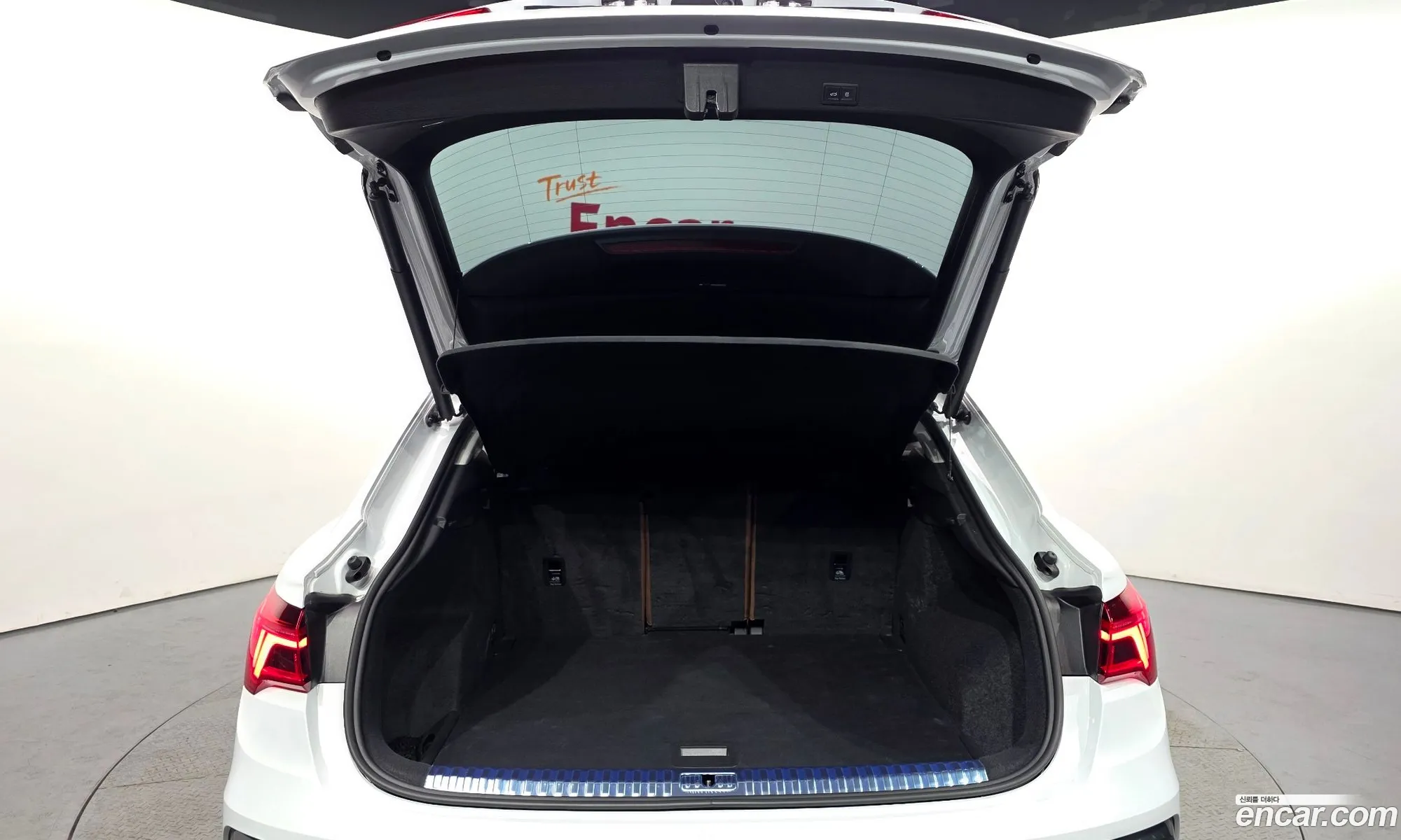Audi Q3 2023 WAUZZZF37P1054156 — 4