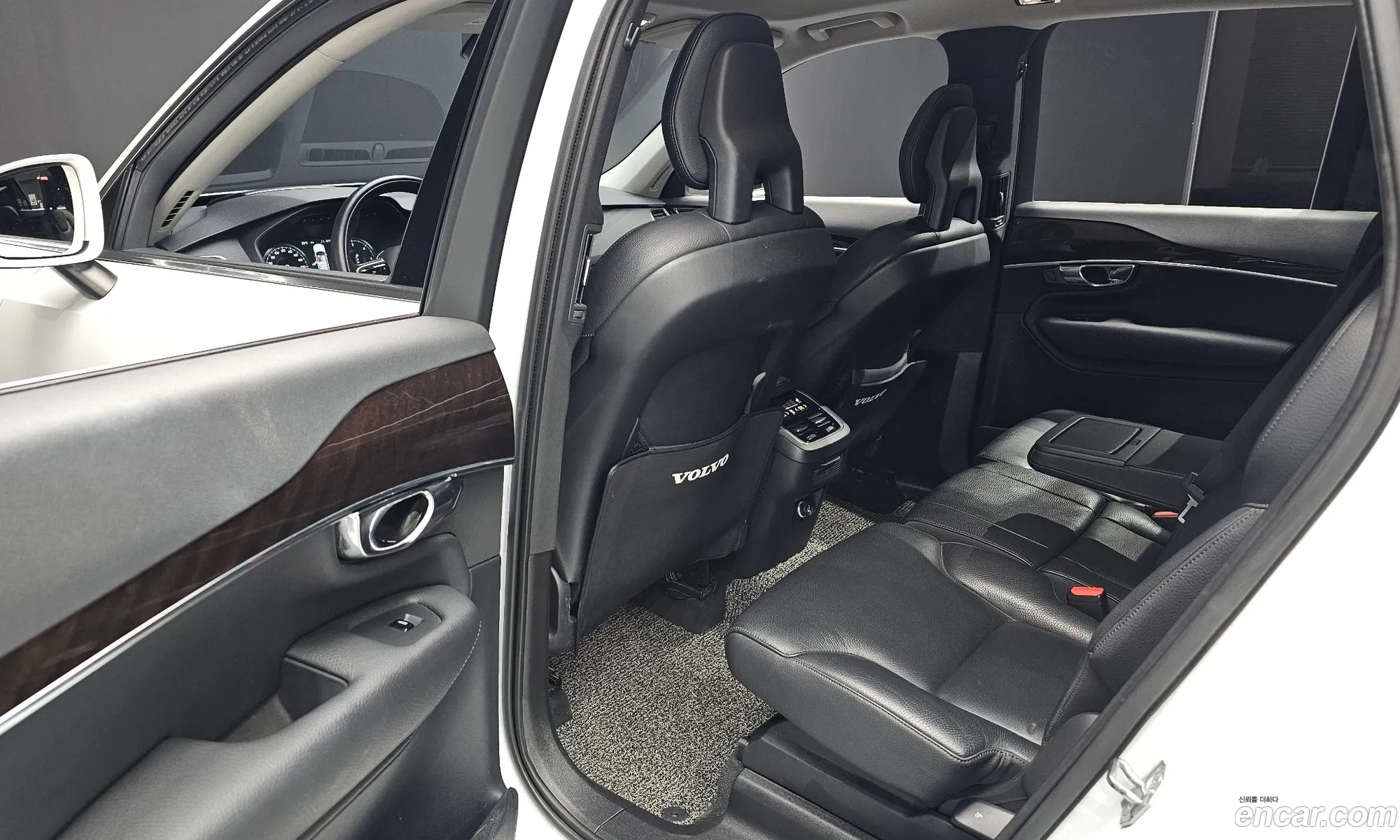 Volvo XC90 2016 YV1LF68BCH1107837 — 7