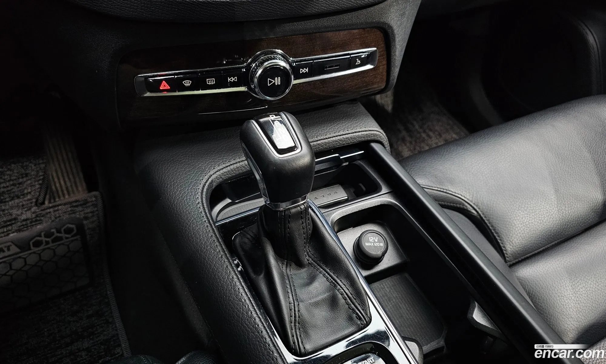 Volvo XC90 2016 YV1LF68BCH1107837 — 16