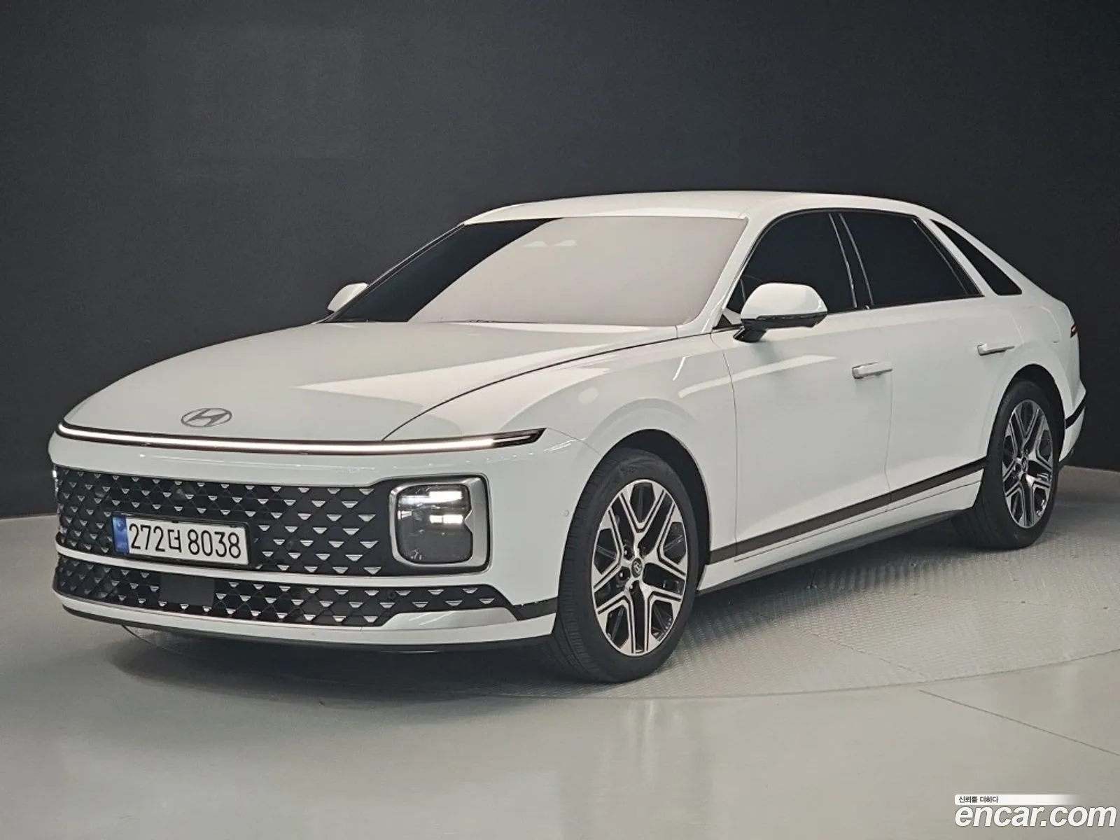 Hyundai Grandeur Hybrid 2025 — 4
